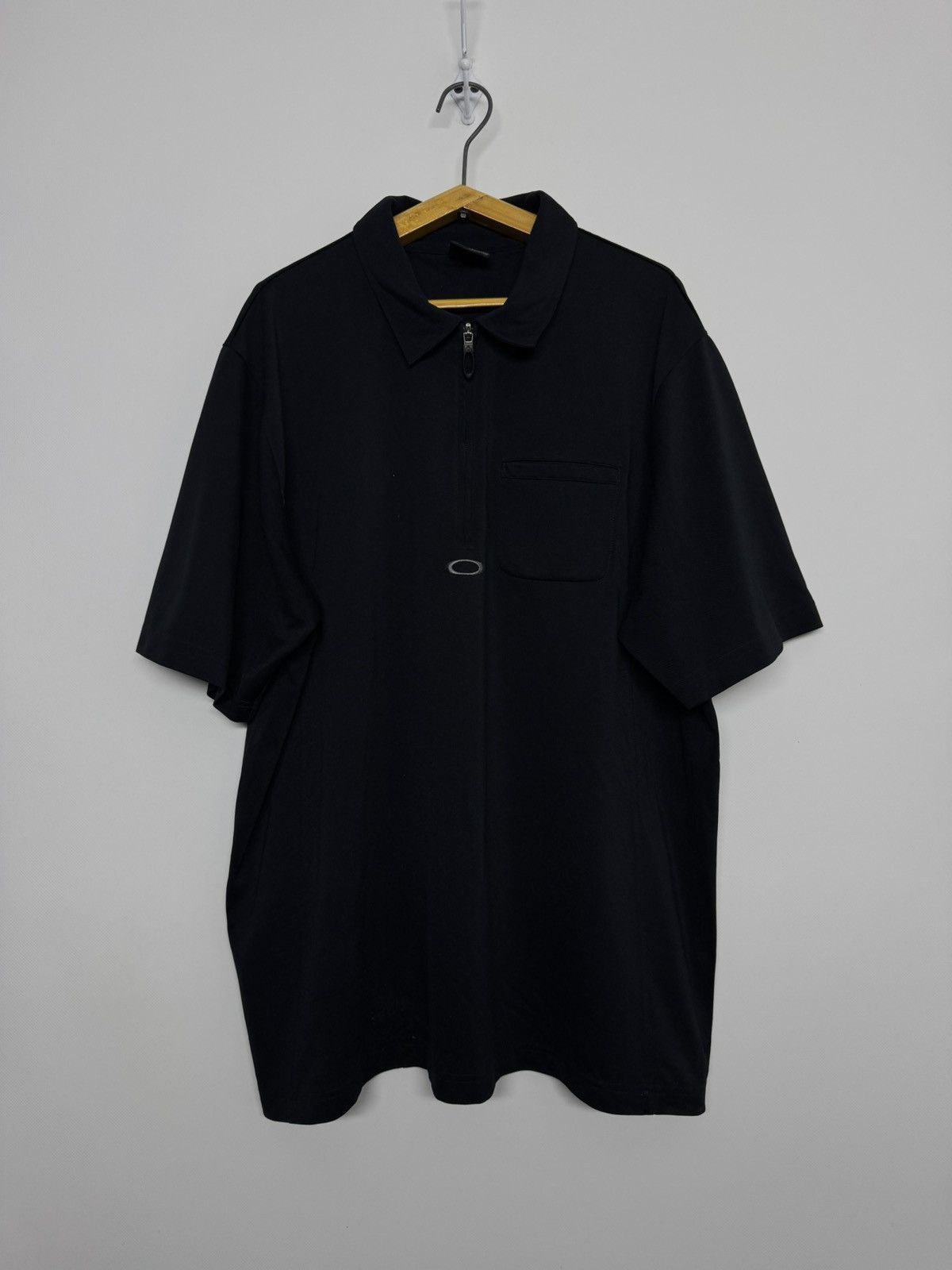 Oakley Vintage OAKLEY Center Logo Polo Hype Rare Gorpcore Size US XL / EU 56 / 4 - 1 Thumbnail