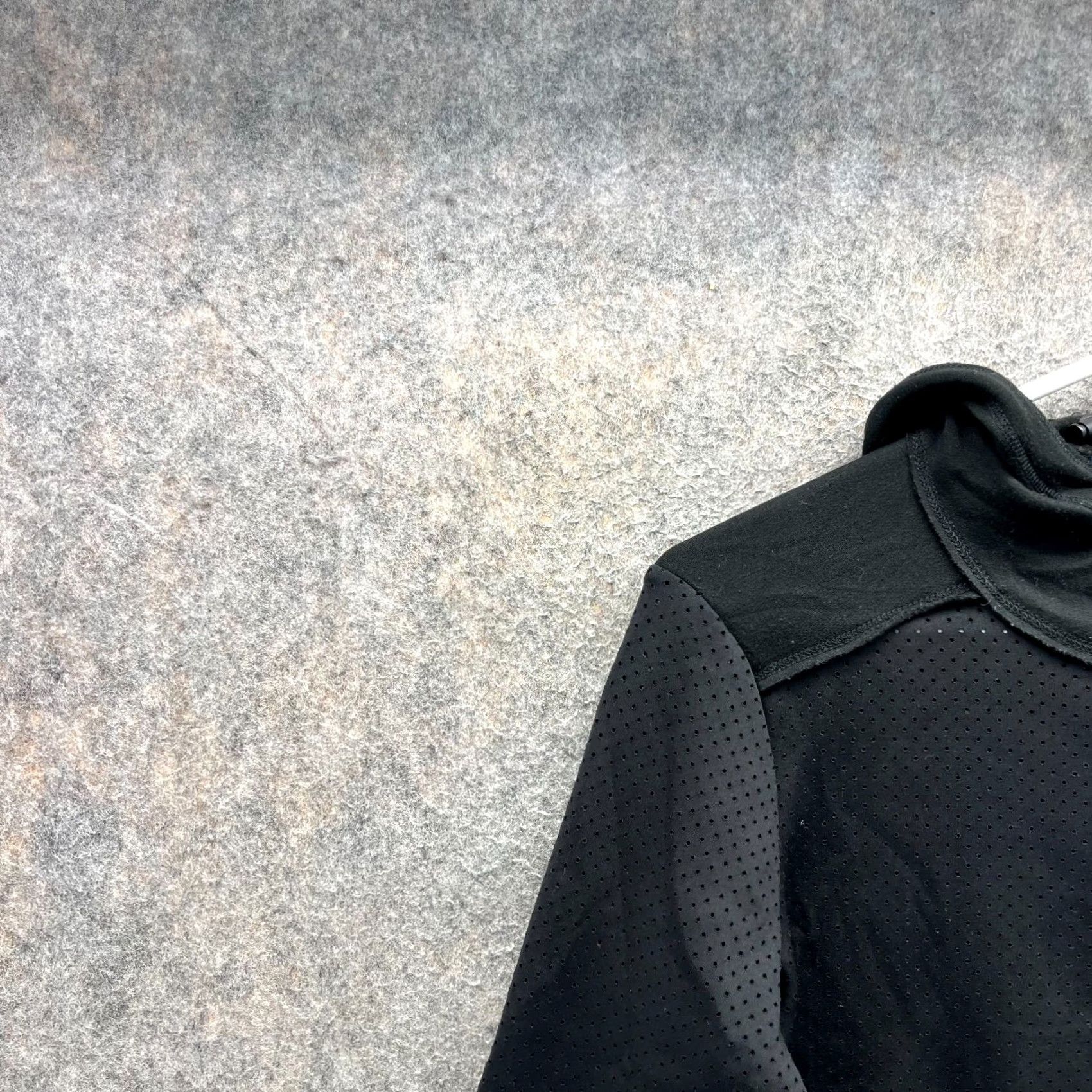 Elie Tahari VINTAGE Elie Tahari Sport Hoodie Womens XS Black Full Zip Perforated Athletic Jacket Size XS / US 0-2 / IT 36-38 - 5 Thumbnail