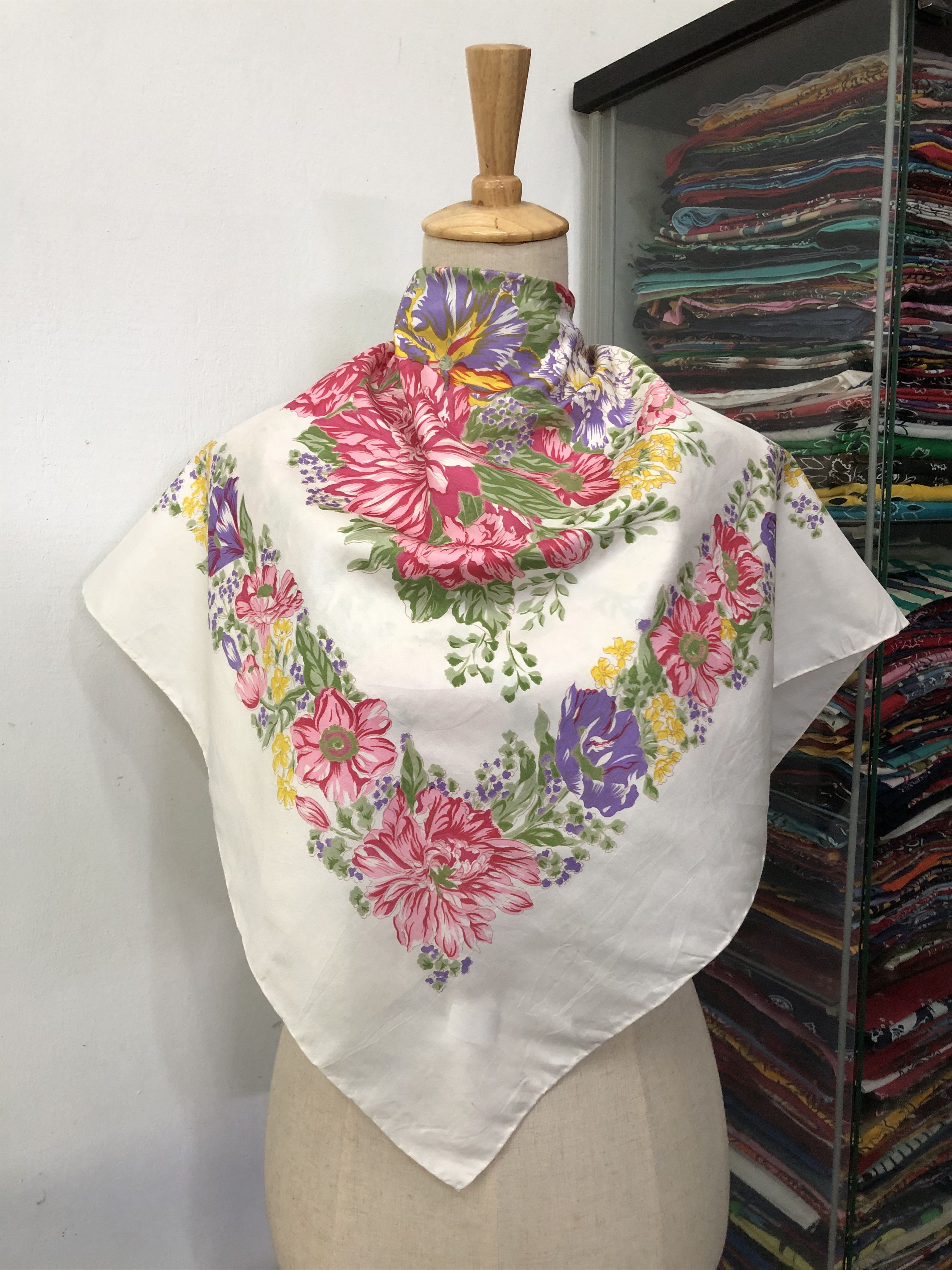 Vintage Vintage Silk Scarf Size ONE SIZE - 1 Thumbnail