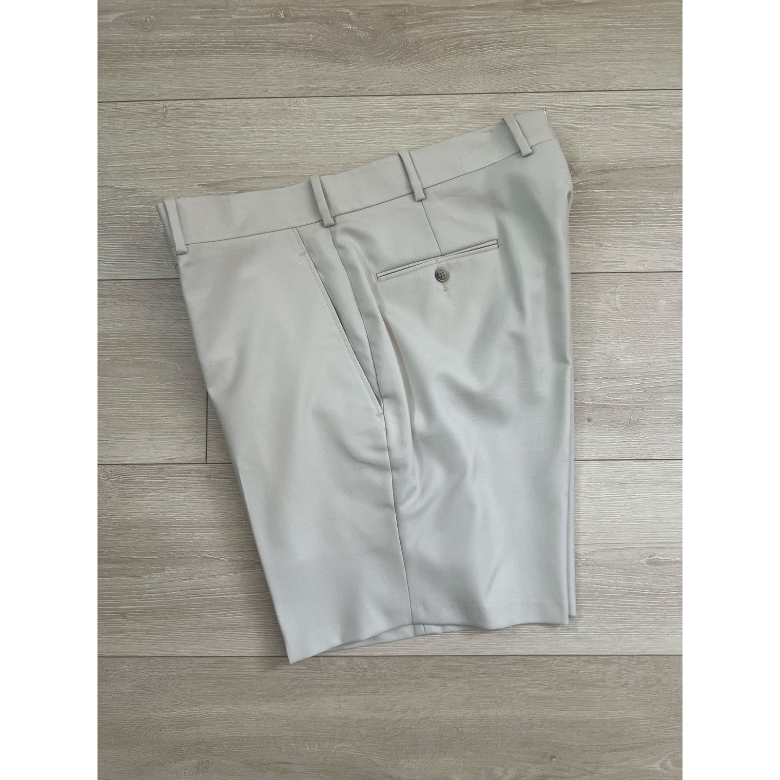Holland & Sherry Holland & Sherry Lightweight Beige Dress Shorts Size 34 JL Size US 34 / EU 50 - 1 Thumbnail