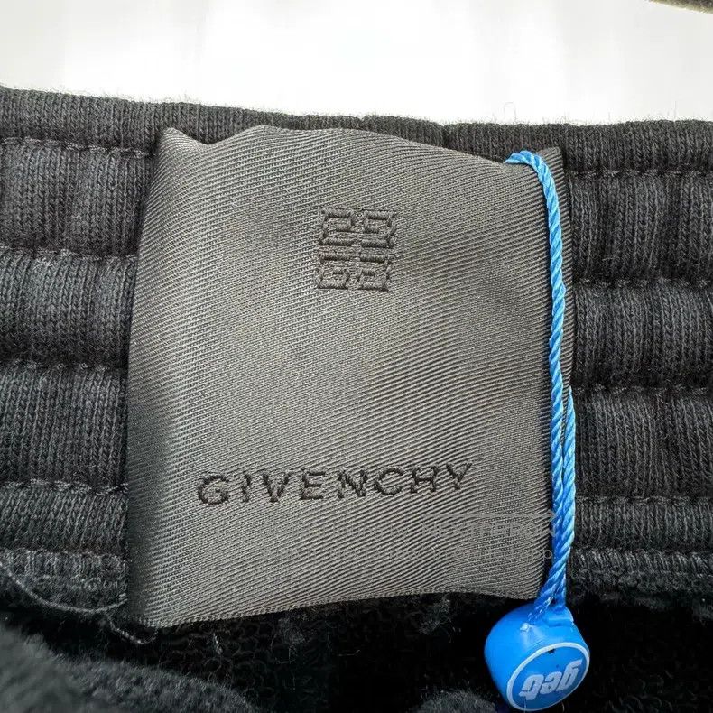 Givenchy Givenchy SizeM 23ss New Black Embroidered Letter Shorts Size US 30 / EU 46 - 5 Thumbnail