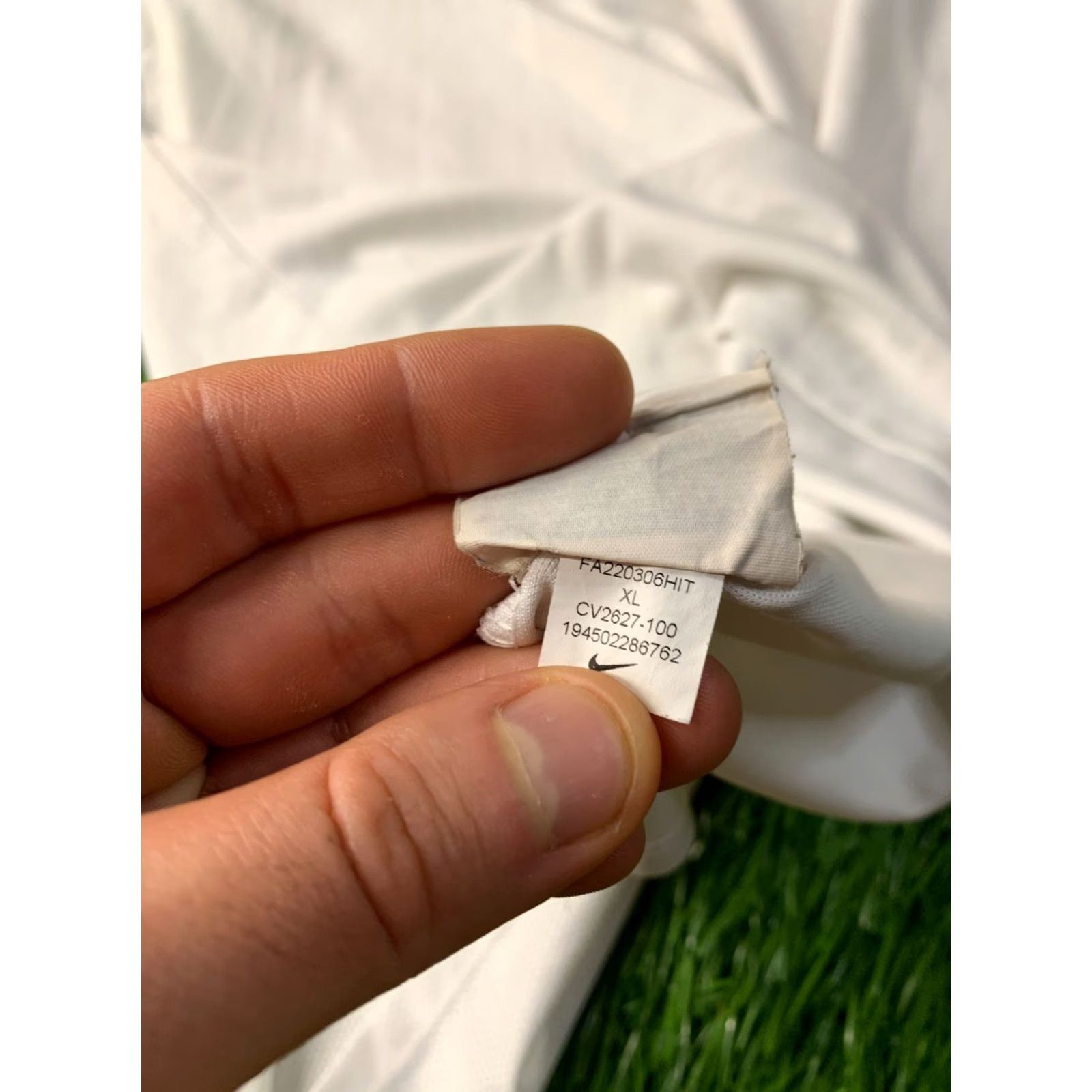 Nike NIKE ACADEMY 2022 ORIGINAL DRI-FIT WOMEN FOOTBALL SHIRT JERSEY XL White and Black Nike Academy Dri-FIT Soccer Shirt Womens XL Size XL / US 12-14 / IT 48-50 - 6 Thumbnail