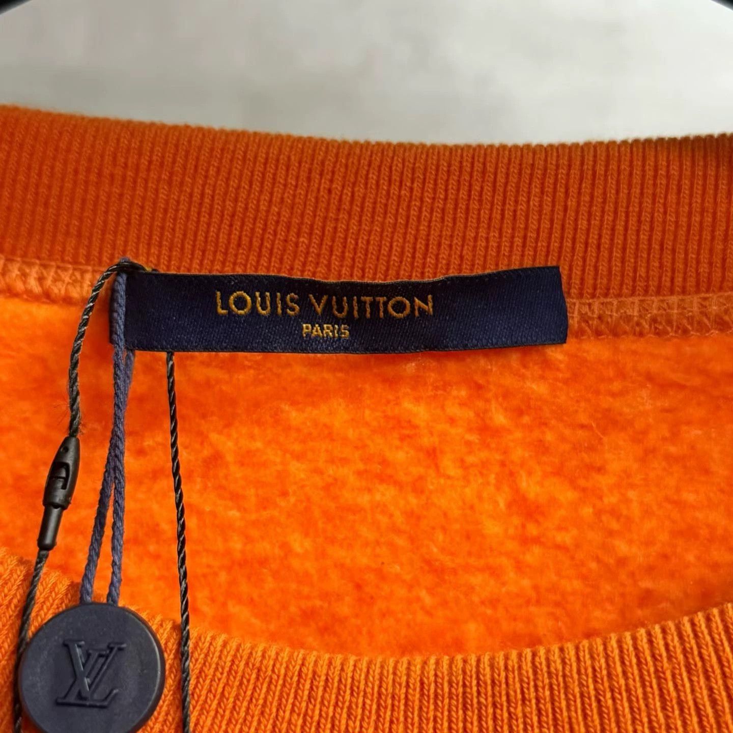 Louis Vuitton louis vuitton orange printed long sleeve sweatshirt Size US XL / EU 56 / 4 - 2 Thumbnail