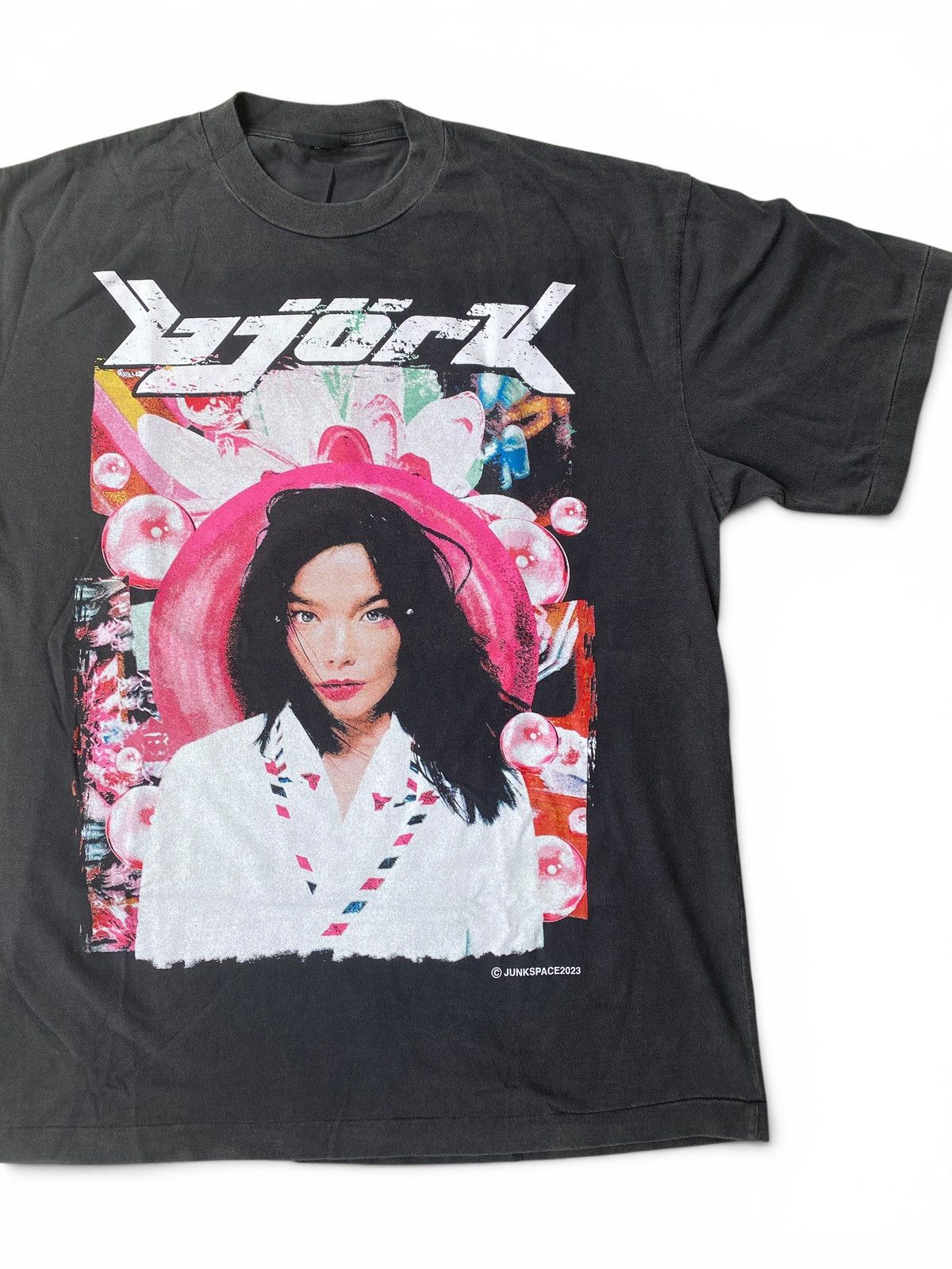 Japanese Brand Bootleg Bjork Post Album Singer Tee Size US XL / EU 56 / 4 - 2 Thumbnail