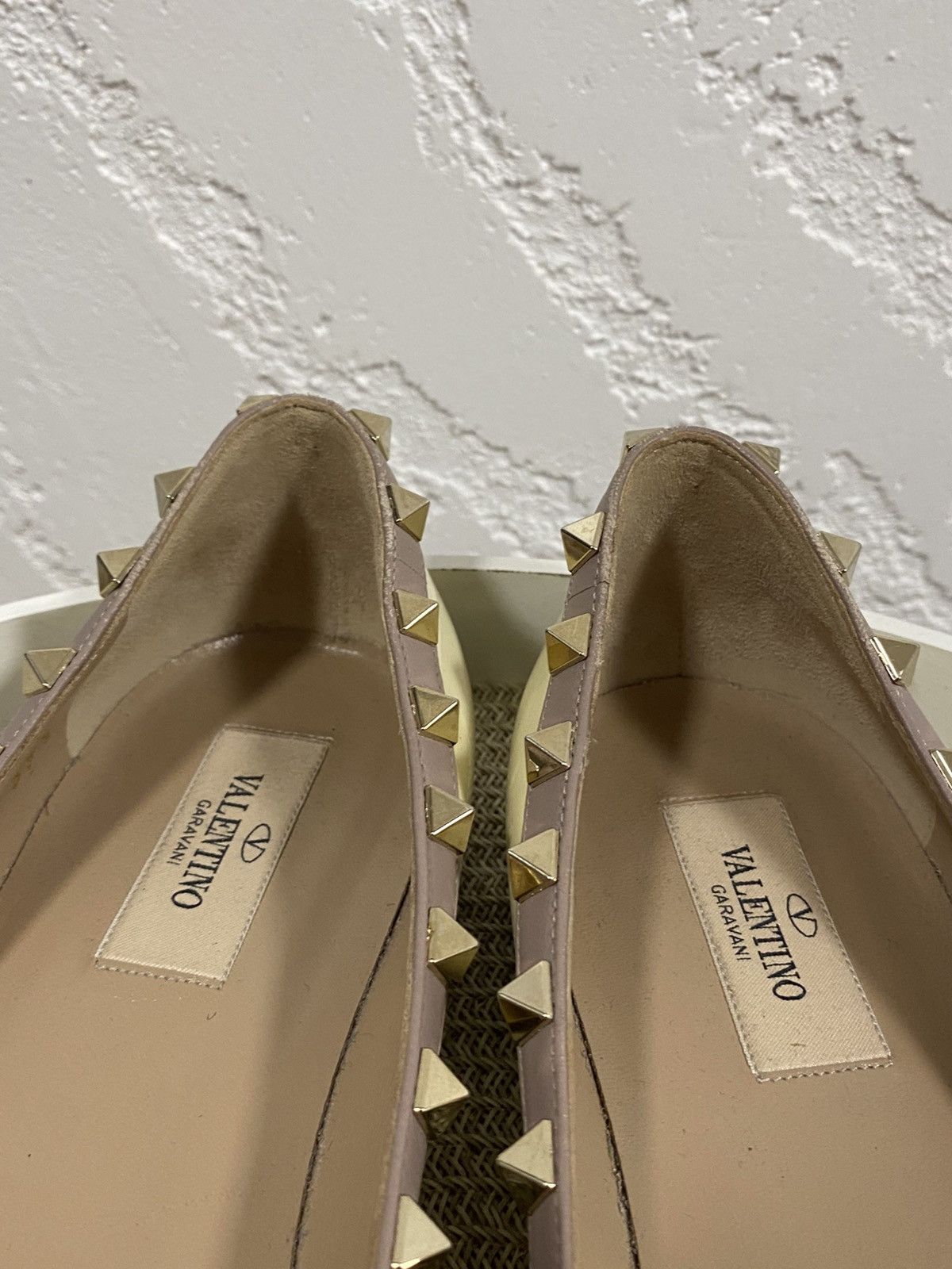 Valentino Valentino Rockstud Beige Patent Ballet Flats Size: 37.5 Size US 7.5 / IT 37.5 - 4 Thumbnail