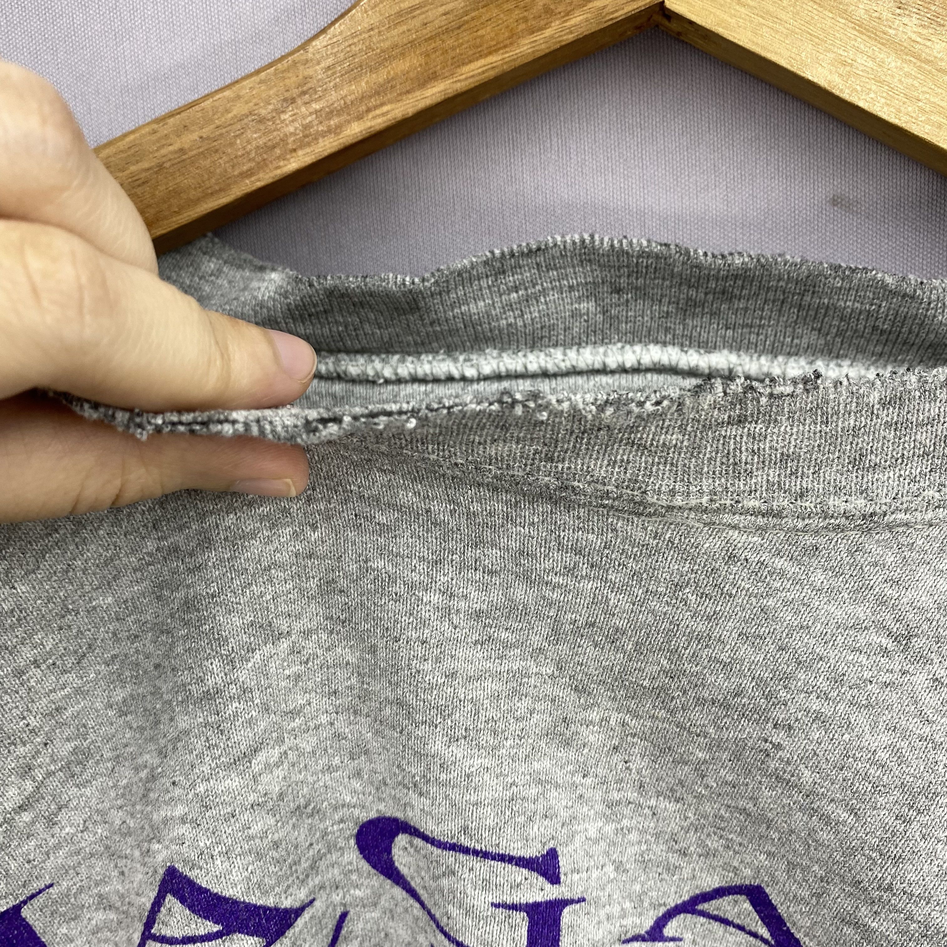 Jansport Vintage Y2K Distressed Jansport Sweater Niagara University Size US XL / EU 56 / 4 - 8 Thumbnail