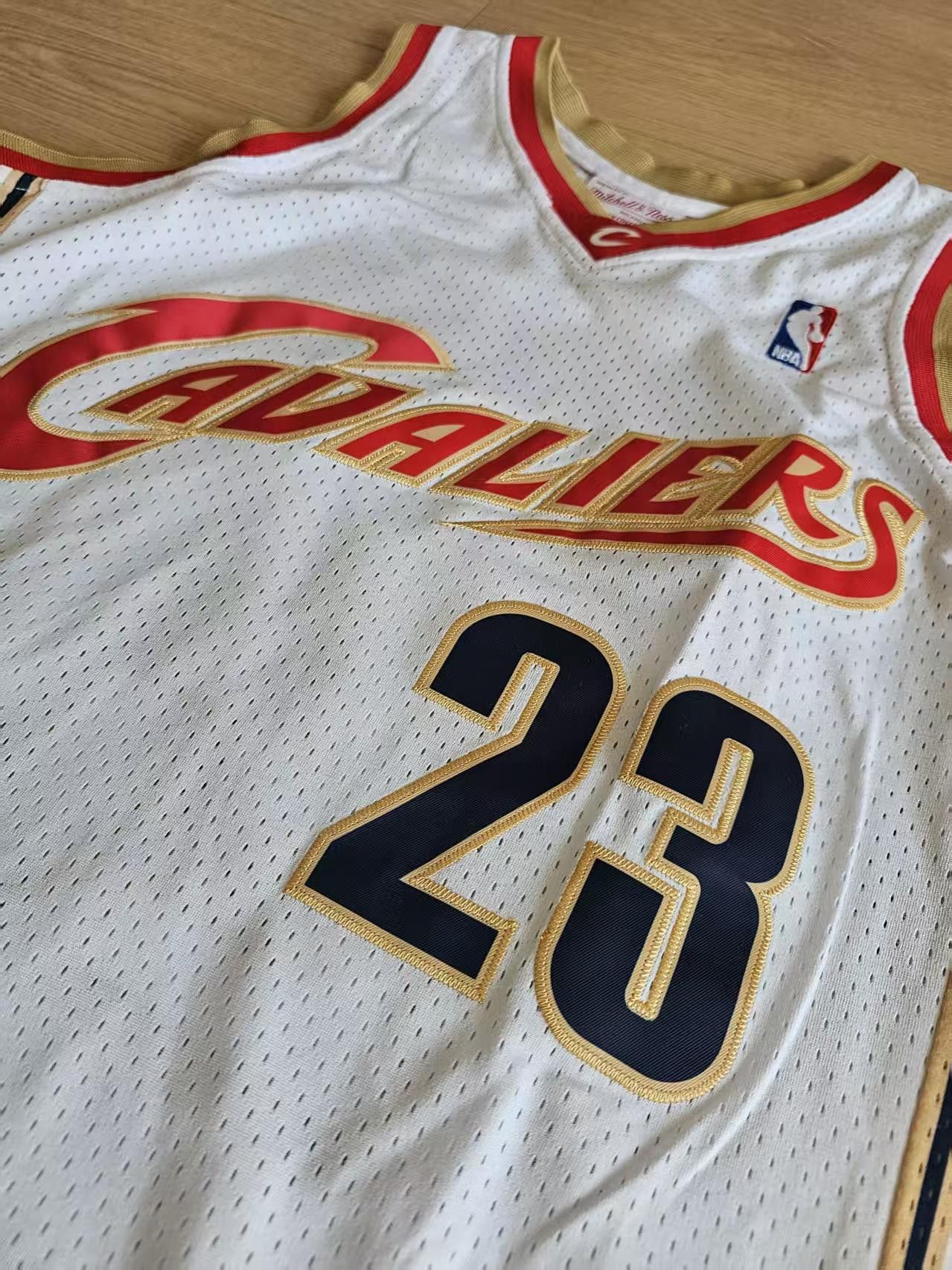 NBA 2003 2004 Cleveland Cavaliers #23 LeBron James Jersey Size US XL / EU 56 / 4 - 4 Thumbnail