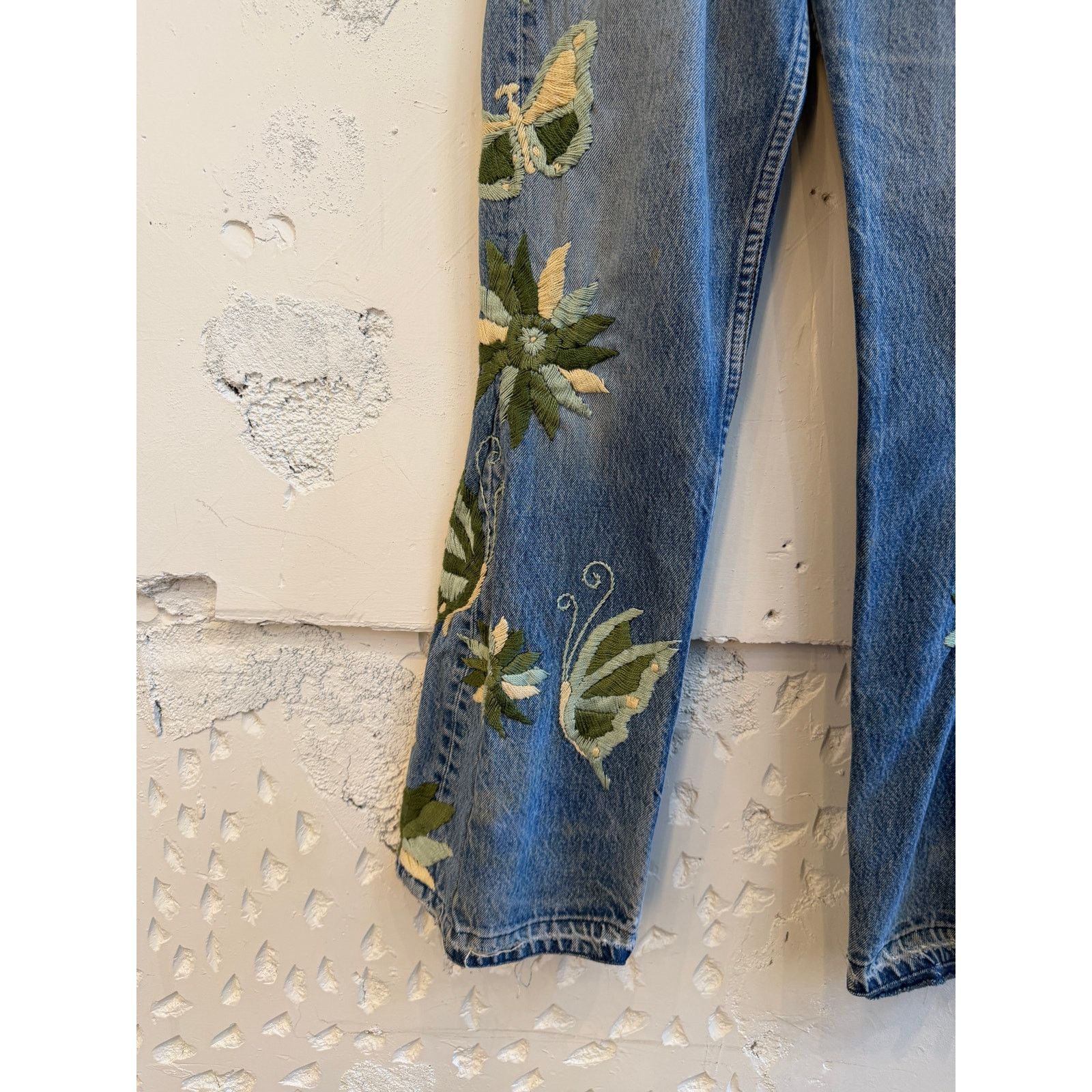 The Great China Wall The Great China Wall Levi's Floral Embroidered Jeans Size 30" / US 8 / IT 44 - 9 Thumbnail