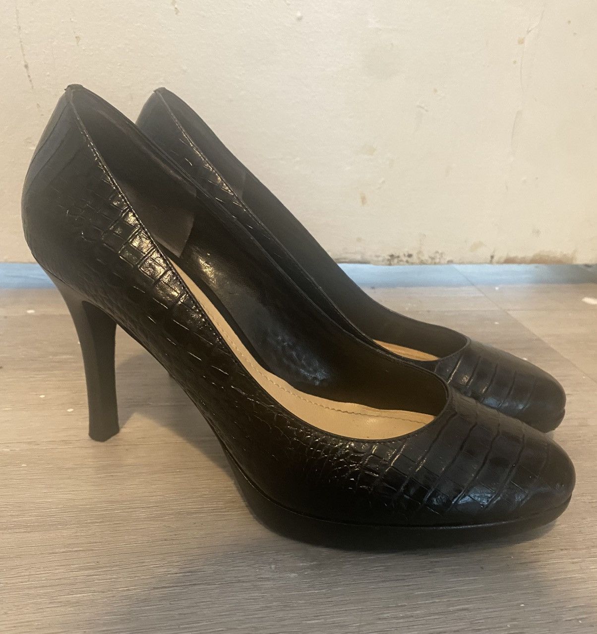 Ann Taylor ANN TAYLOR classic black real leather heels (US 8; EU 38.5) Size US 8 / IT 38 - 1 Thumbnail