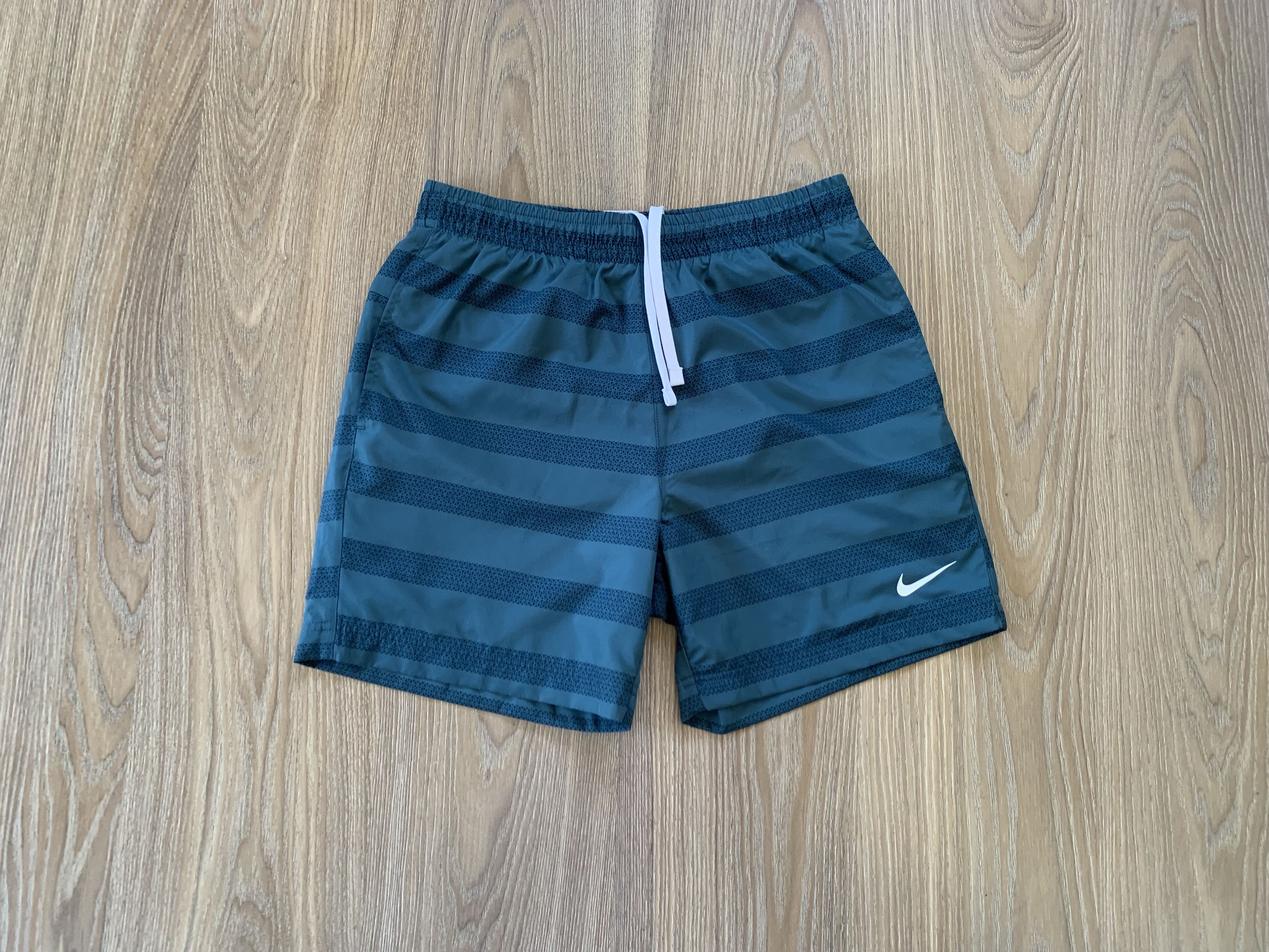 Nike Nike Mens Stripe Beach Swim Shorts Size US 30 / EU 46 - 10 Thumbnail