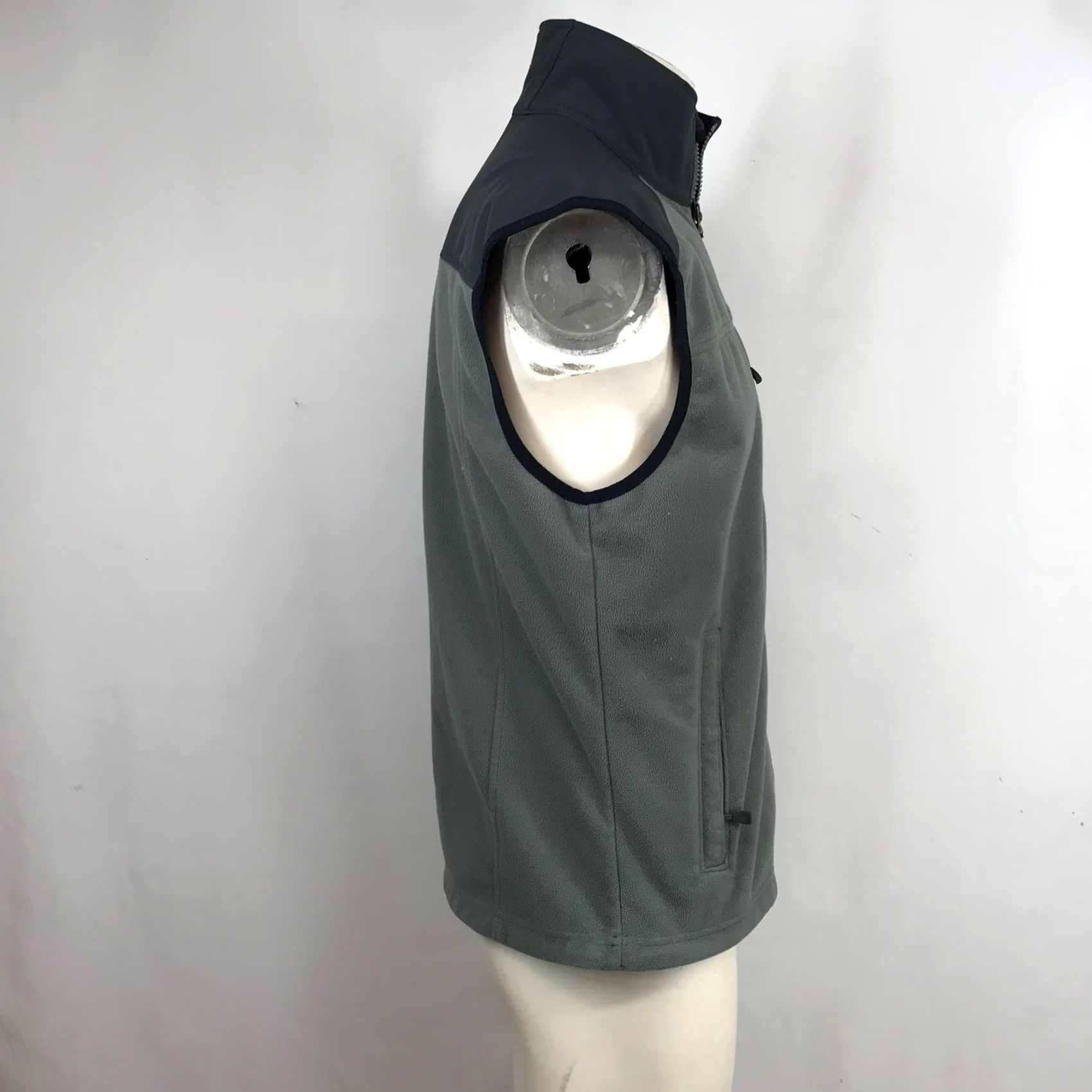 Mountain Hardwear Mountain Hardwear Mens Fleece Vest Gray Black Full Zip Mock Neck Medium Size US M / EU 48-50 / 2 - 5 Thumbnail