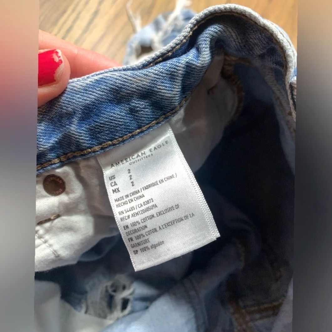 American Eagle Outfitters VINTAGE American Eagle Outfitters Mom Short Jean Shorts Cut-Off Blue 2 Womens Distressed Regular Size 2 Jeans 90s? Size 26" / US 2 / IT 38 - 7 Thumbnail