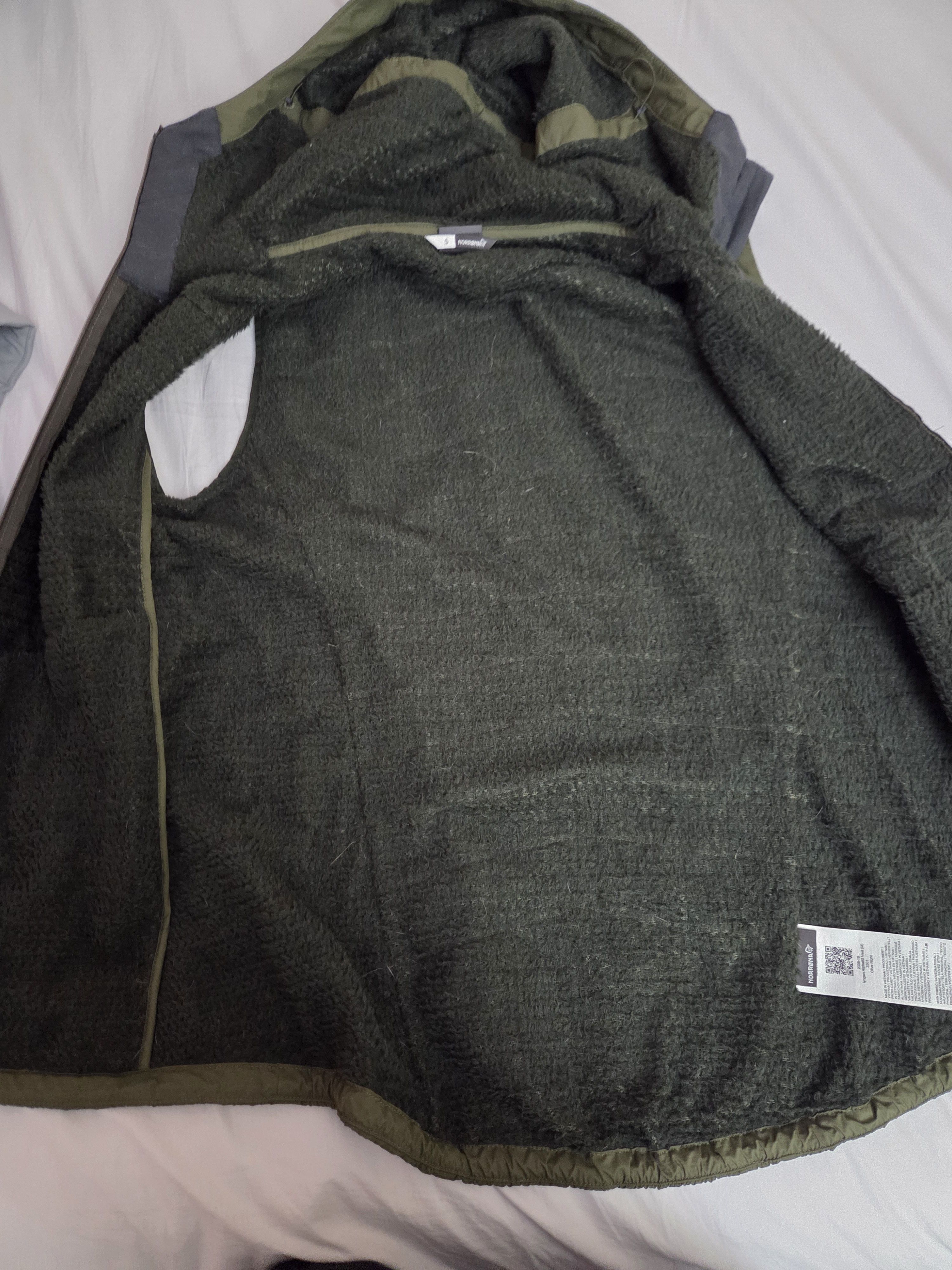 Norrona Lygen Alpha 90 hooded vest Size US S / EU 44-46 / 1 - 2 Thumbnail