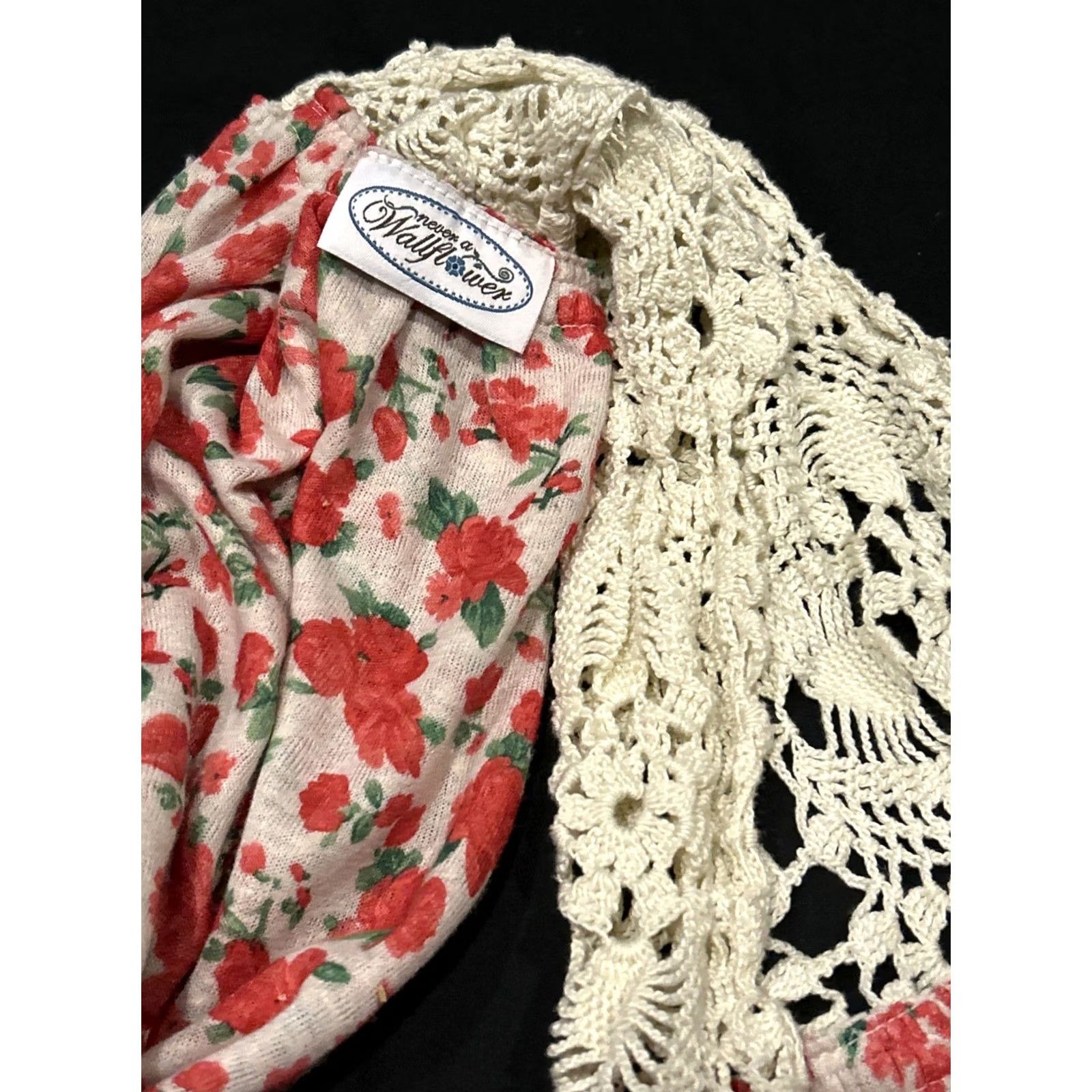 Vintage VINTAGE Never A Wallflower Infinity Scarf Wrap Flowers White Pink One Size Size ONE SIZE - 2 Thumbnail