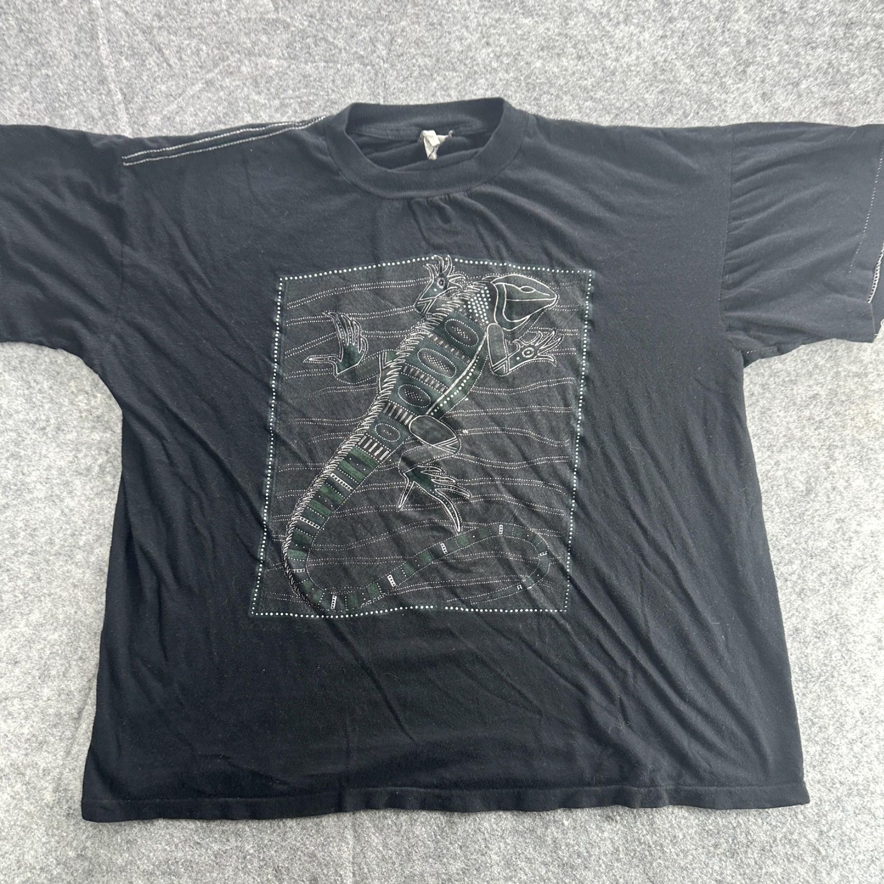 Vintage VINTAGE Tribal Lizard Shirt Mens XL Black Graphic Tee Art Ethnic 90s Men Short Sleeve Crew Neck Size US XL / EU 56 / 4 - 2 Thumbnail