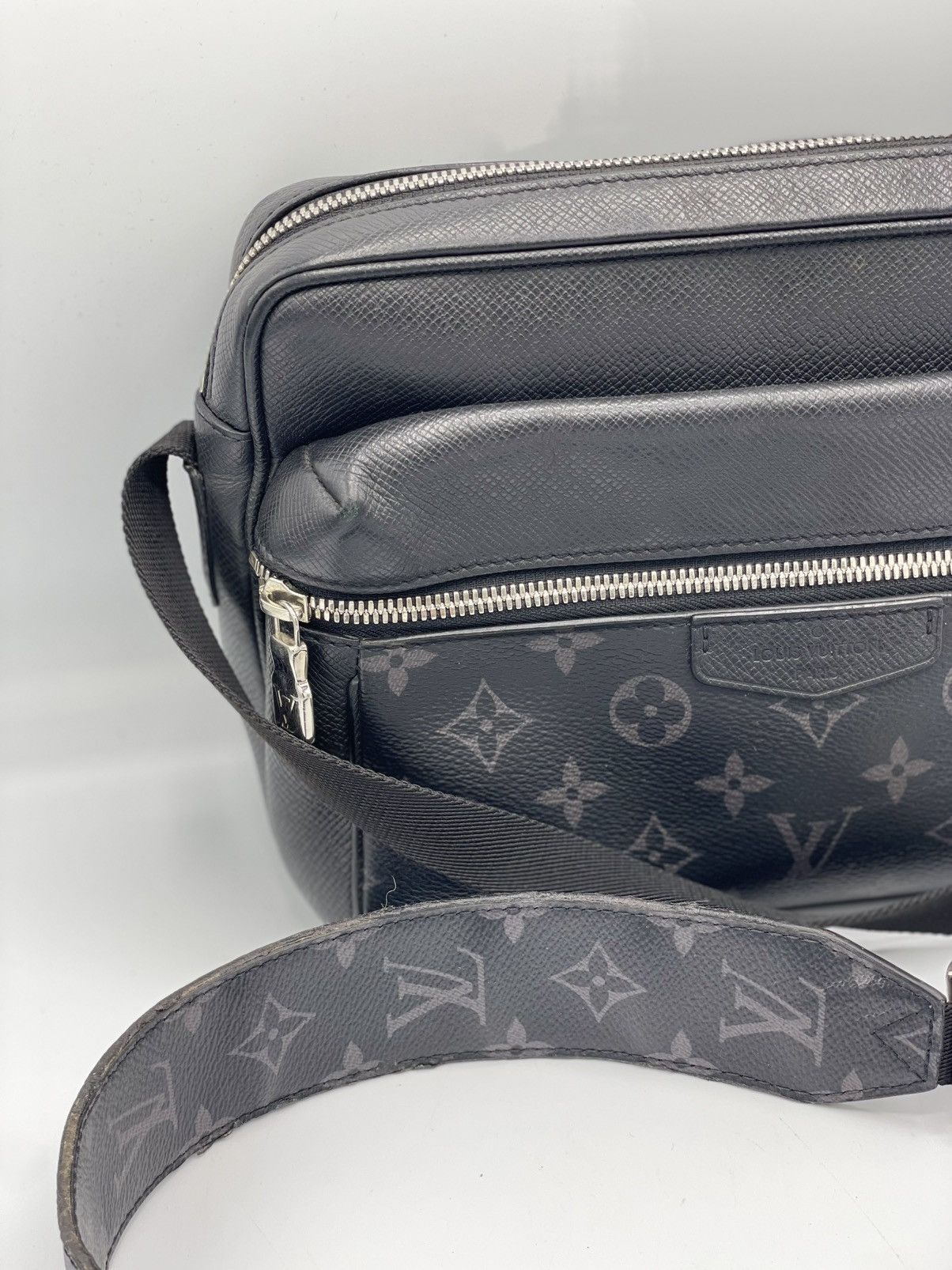 Louis Vuitton Taiga Monogram Eclipse Outdoor Messenger Black Size ONE SIZE - 5 Thumbnail
