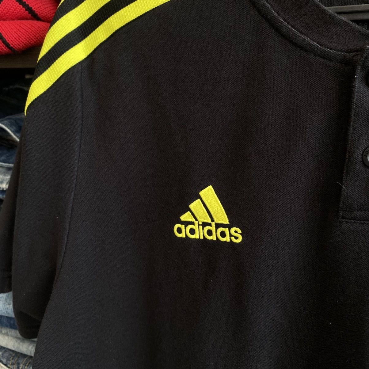 Adidas Mens Adidas Leeds United Small Logo Black basic soccer tee Size US L / EU 52-54 / 3 - 4 Thumbnail