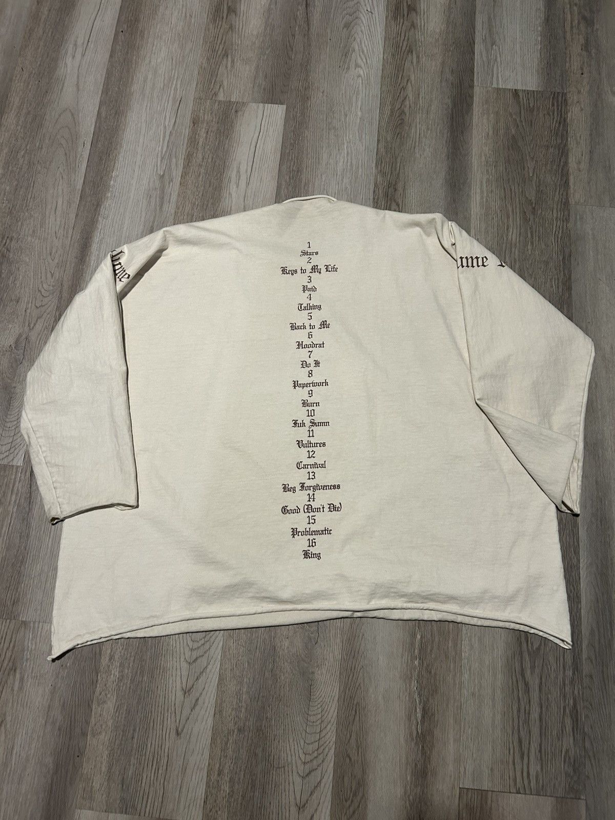 Yeezy VULTURES VOLUME 1 BEIGE LONG SLEEVE SIZE 3 PREOWNED Size US XL / EU 56 / 4 - 3 Thumbnail
