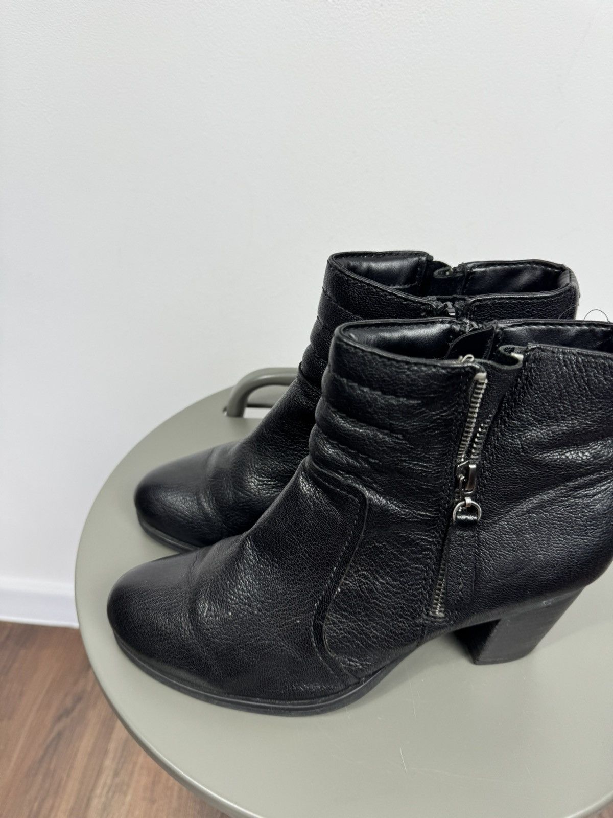 Clarks Clarks Black Leather Ankle Boots Block Heel Zip EU 40 US 9 Size US 9 / IT 39 - 8 Thumbnail