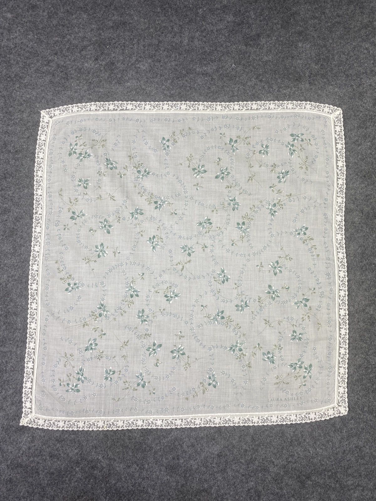 Vintage Laura Ashley Handkerchief / Bandana / Neckerchief-B046 Size ONE SIZE - 3 Thumbnail
