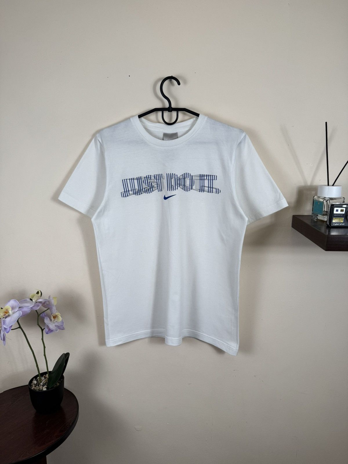 Nike Vintage Nike T shirt Centre Logo White Streetwear Mens Sz S Size US S / EU 44-46 / 1 - 1 Thumbnail