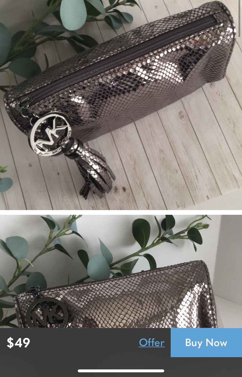Michael Kors Michael Kors sliver vintage glamour beauty bag 🩶 Size ONE SIZE - 3 Thumbnail