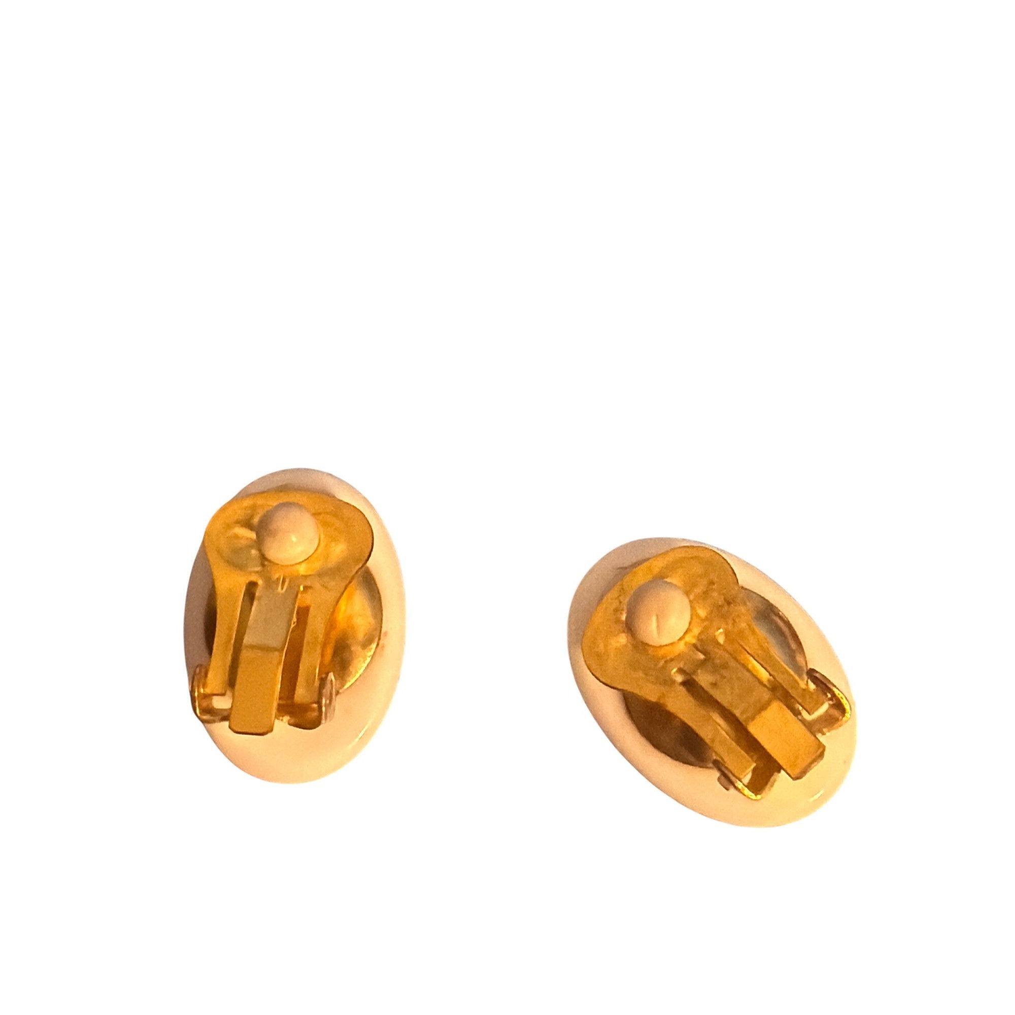 Other Vintage White Milk Glass Button Clip On Earrings Gold Tone E Size ONE SIZE - 3 Thumbnail