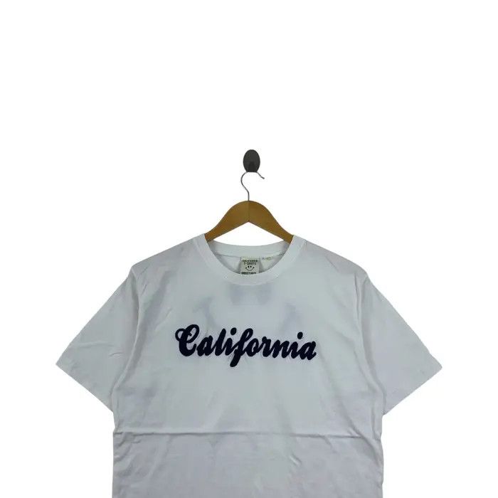 Vintage CALIFORNIA SMILEY FACE Harvey Ball Embossed Tee Shirt Size L / US 10 / IT 46 - 2 Thumbnail