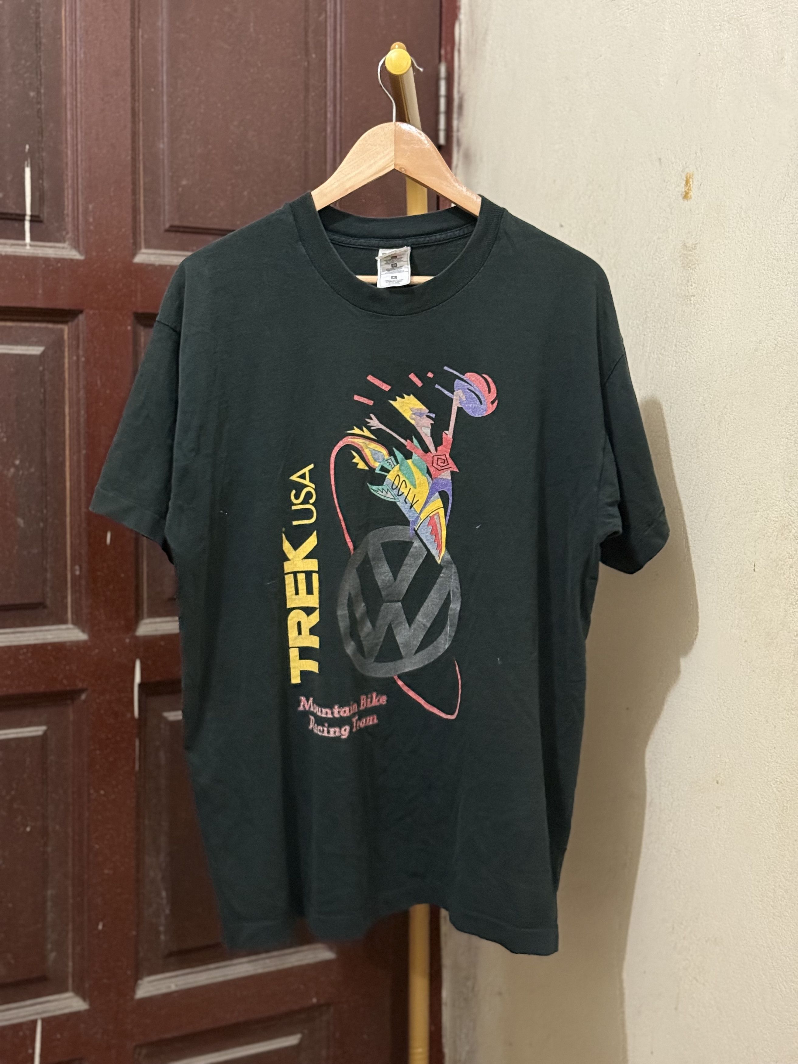 Fruit Of The Loom Vintage TREK USA x Volkswagen MTB Racing Team Tee (FOTL Tag) Size US XL / EU 56 / 4 - 1 Thumbnail