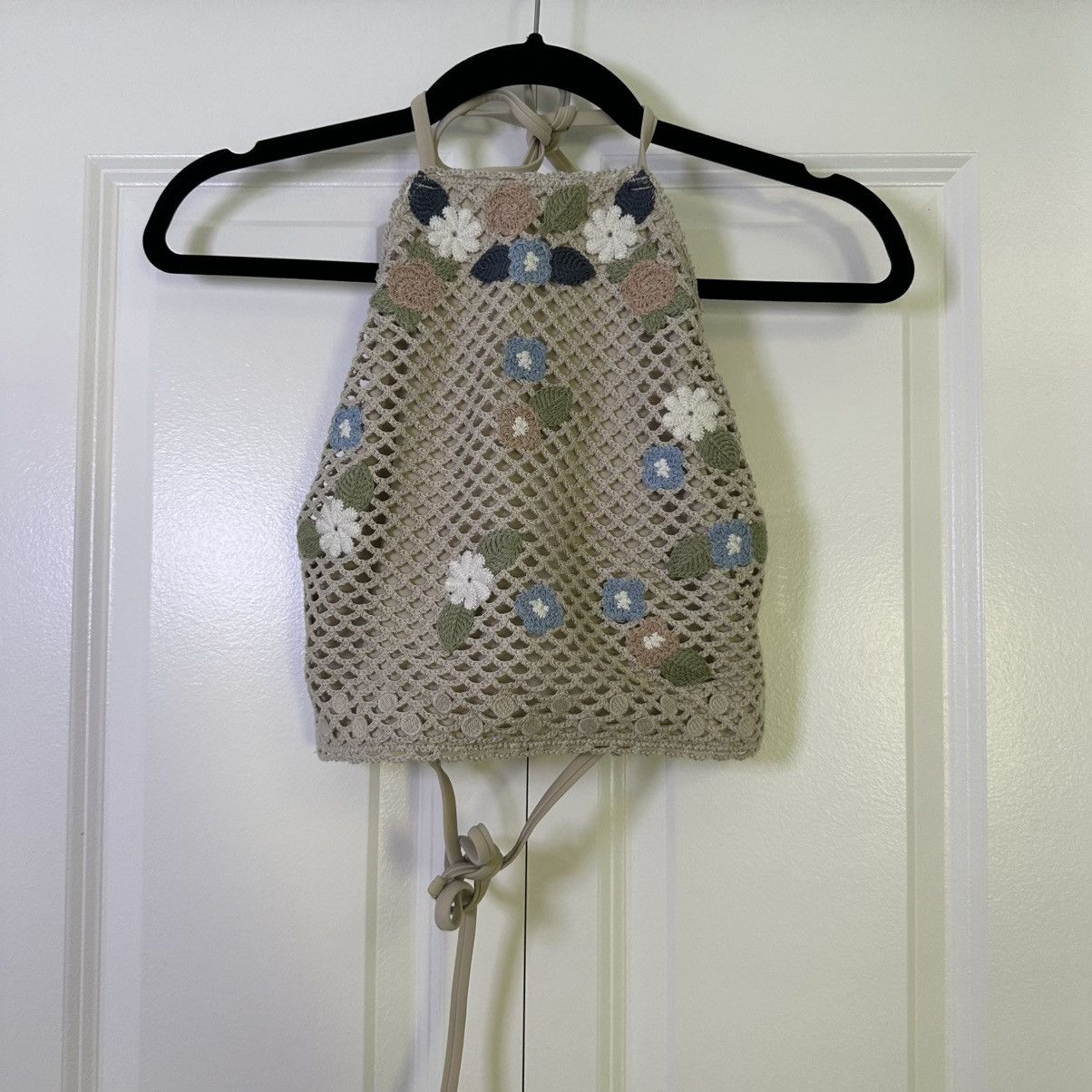 American Eagle Outfitters Aerie Crochet Floral Boho Halter Top Medium Size M / US 6-8 / IT 42-44 - 1 Thumbnail