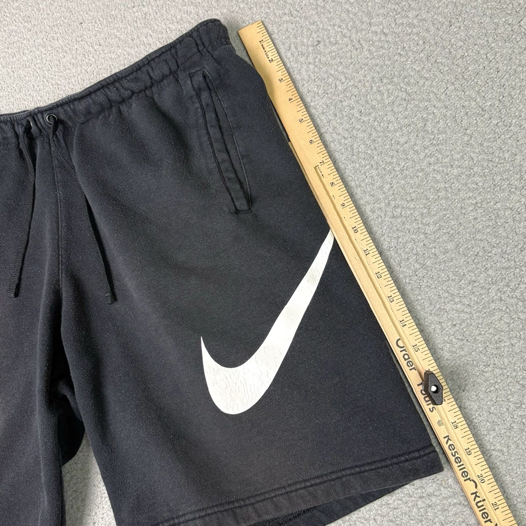 Nike Nike Shorts Mens L Black Club Fleece Drawstring Swoosh Logo Workout Athletic Casual Sports 90s? Size US 33 - 7 Thumbnail