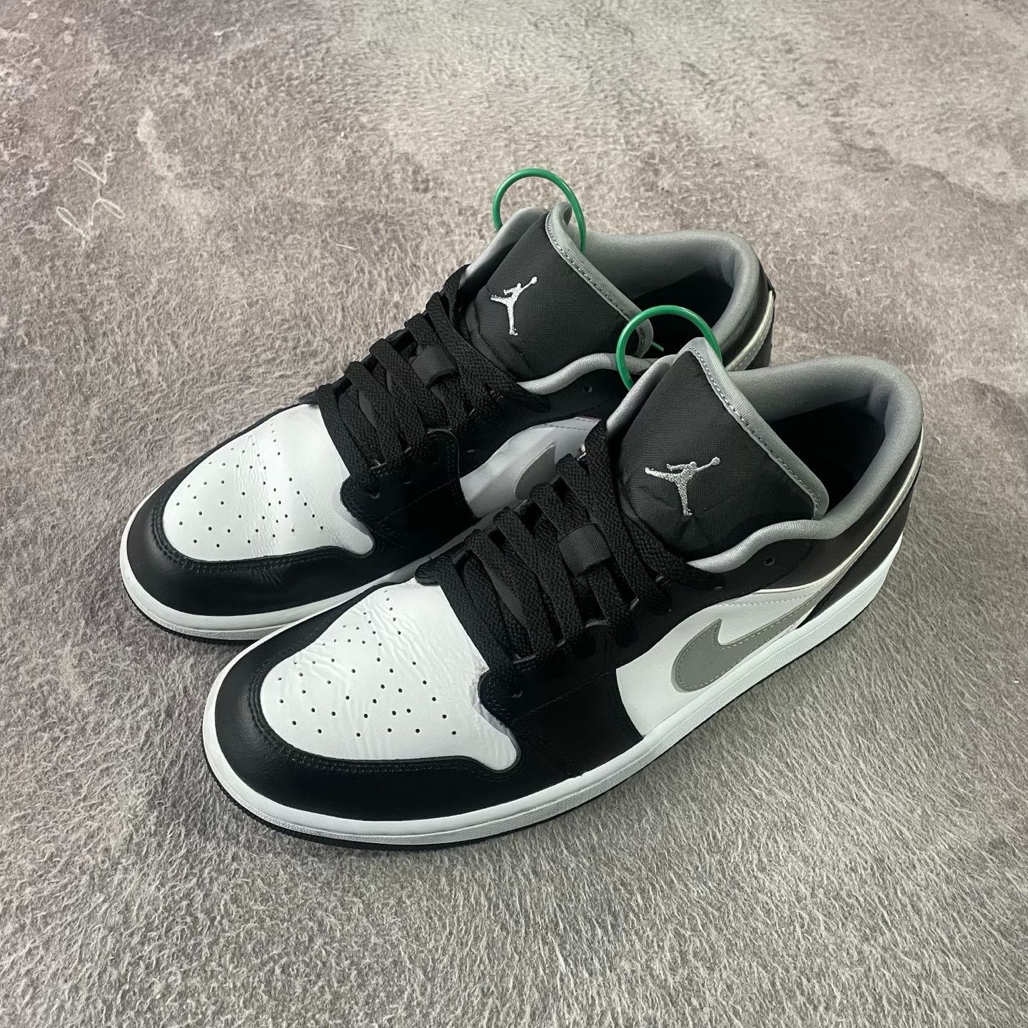 Nike Nike Black Lowtop Sneakers 44.5 Men Size US 11 / EU 44 - 1 Thumbnail