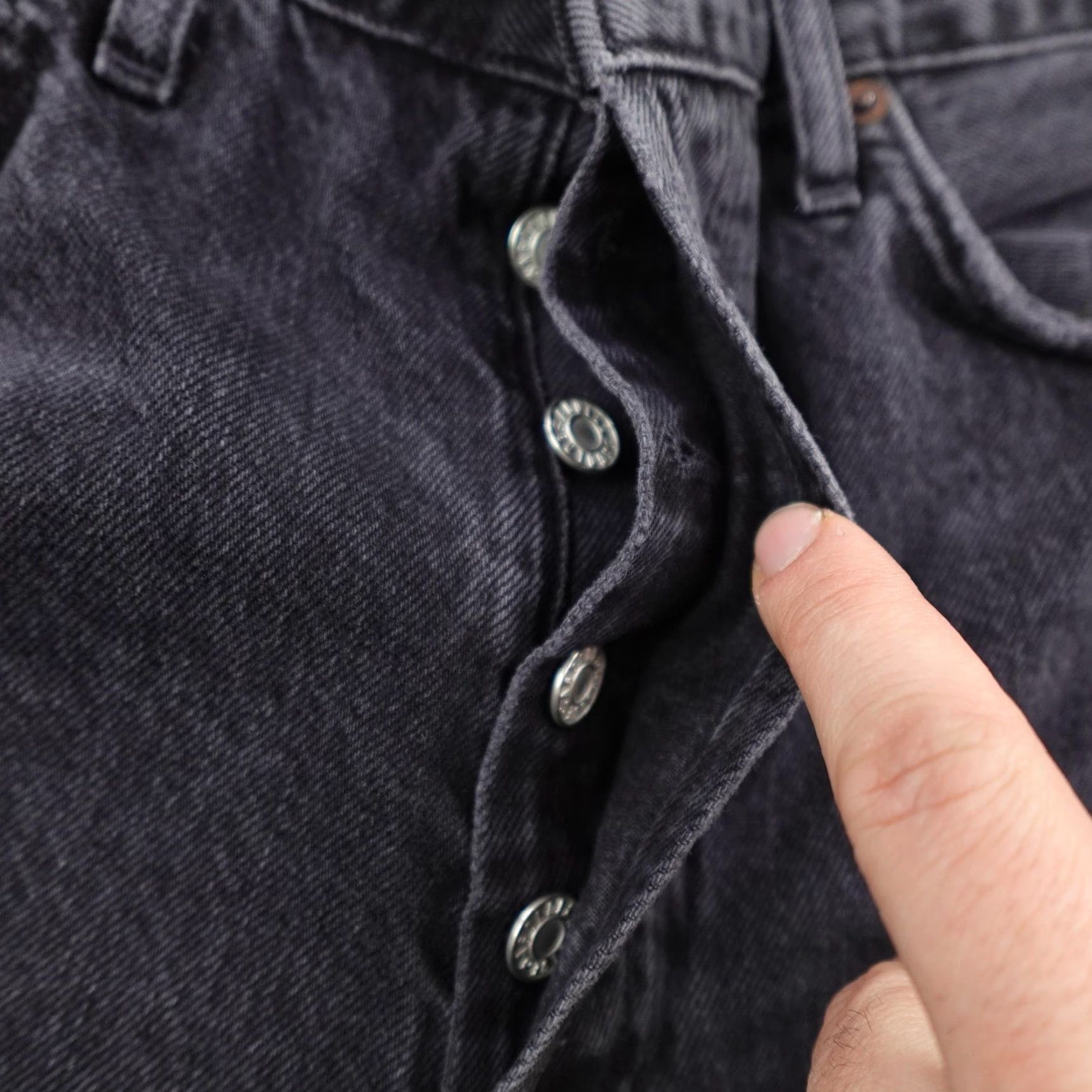 Agolde AGOLDE Jeans Womens 28 Black Denim 90s Distressed Button Fly High Rise Straight Jeans Womens Black 90s Distressed Button Fly High Rise Straight Size 28" / US 6 / IT 42 - 4 Thumbnail