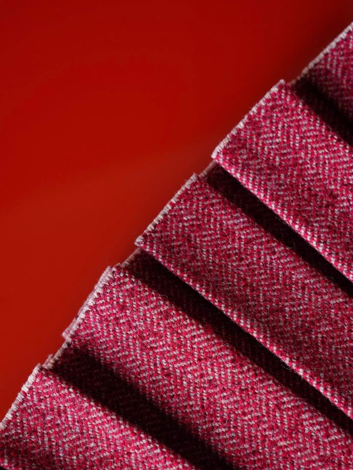 Dolce & Gabbana Dolce&Gabbana Burgundy Herringbone Pleated Wool Skirt Size 26" / US 2 / IT 38 - 3 Thumbnail