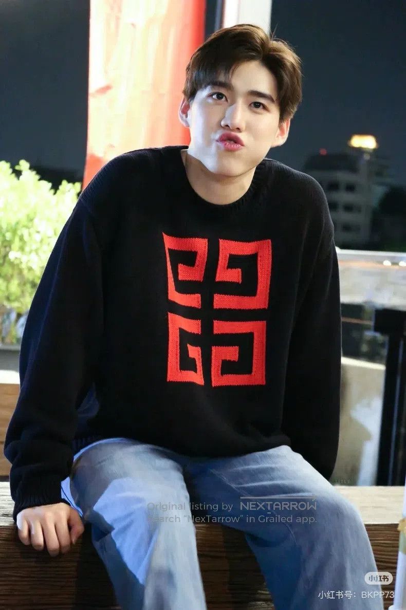 Givenchy Givenchy Trendy Destroyed Knit Sweater Size US XS / EU 42 / 0 - 7 Thumbnail