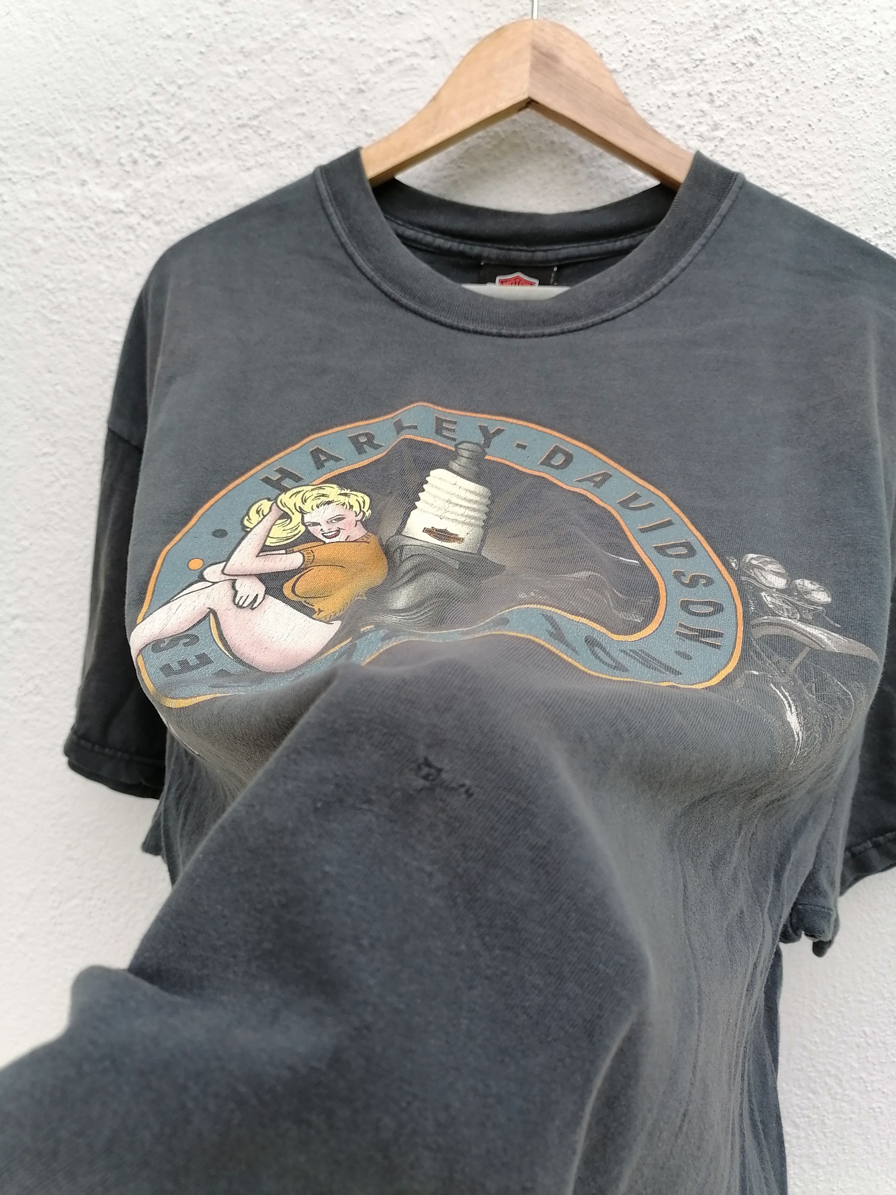 Harley Davidson × Vintage Vintage Harley Davidson Sexy Girl Plug Sun Faded T-shirt Size US XL / EU 56 / 4 - 3 Thumbnail