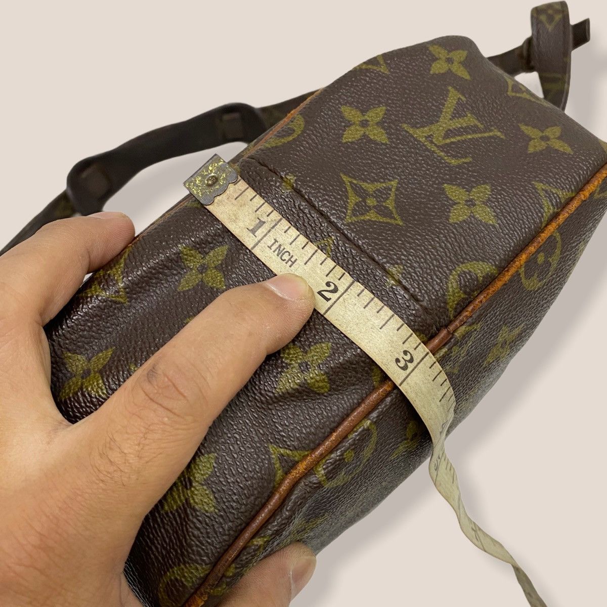 Louis Vuitton ‼️YES‼️ LOUIS VUITTON DANUBE GM SLING BAG ECLAIR ZIPPER Size ONE SIZE - 14 Thumbnail