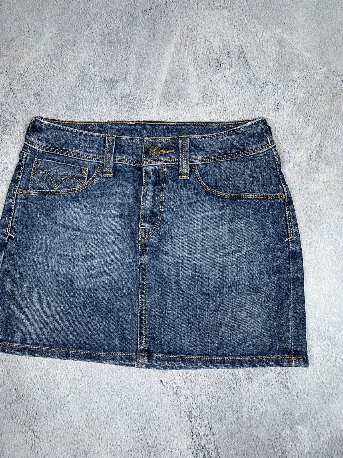 Levi's Vintage Clothing Vintage Y2K Levi’s denim mini skirt streetwear size 26 Size 26" / US 2 / IT 38 - 6 Thumbnail