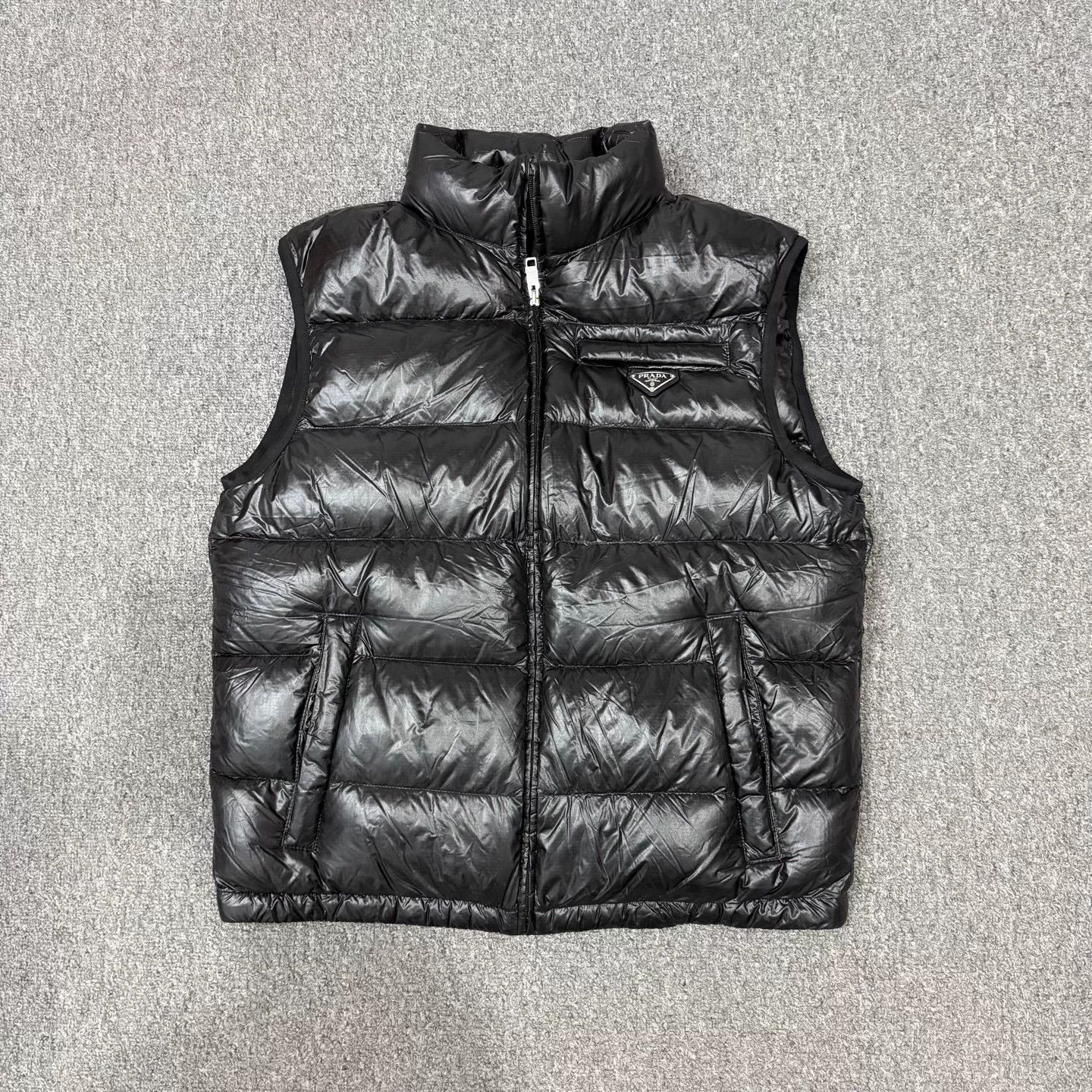 Prada Prada black triangle logo down vest 52 Size US L / EU 52-54 / 3 - 1 Thumbnail