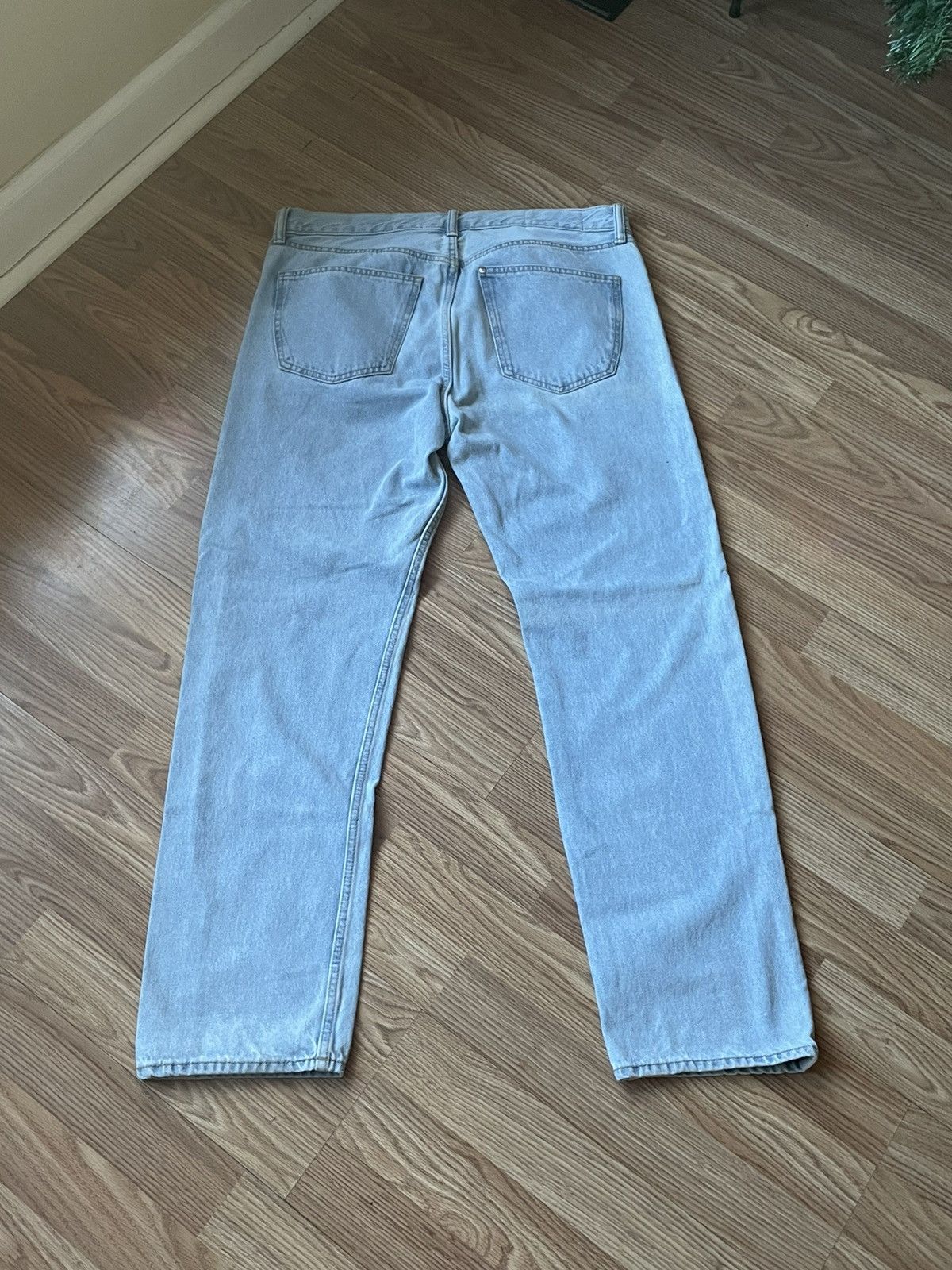 H&M H&M relaxed blue light jeans Size US 33 - 2 Thumbnail