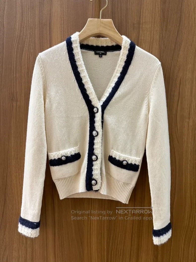 Chanel Chanel Snow show cashmere cardigan cost Size XXS / US 00 / IT 34 - 1 Thumbnail