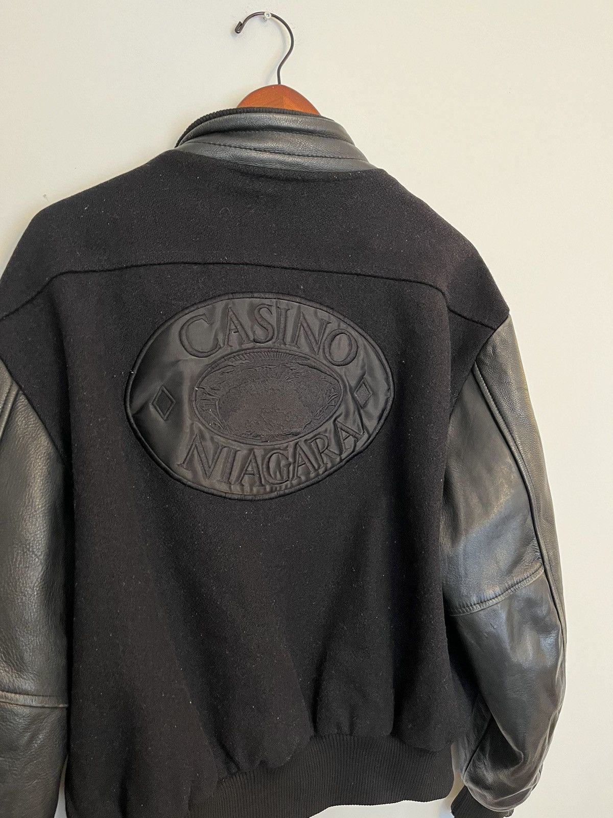 90’s avintage varsity jacket Casino Niagara Black leather