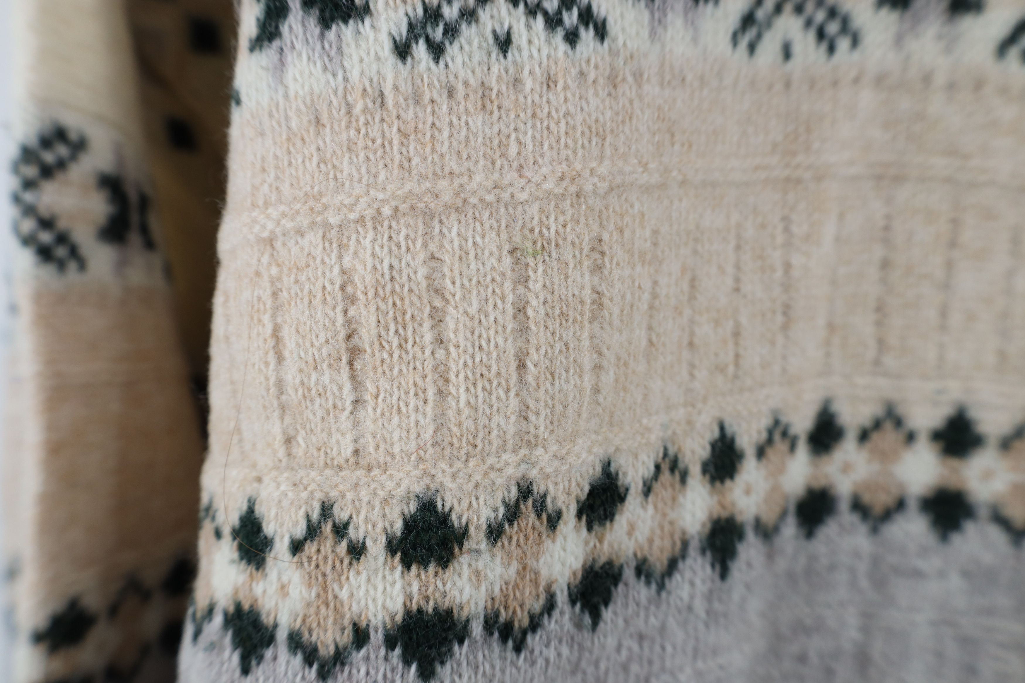 Vintage Vintage 90s Streetwear Knit Fair Isle V-Neck Sweater USA Size US XL / EU 56 / 4 - 5 Thumbnail