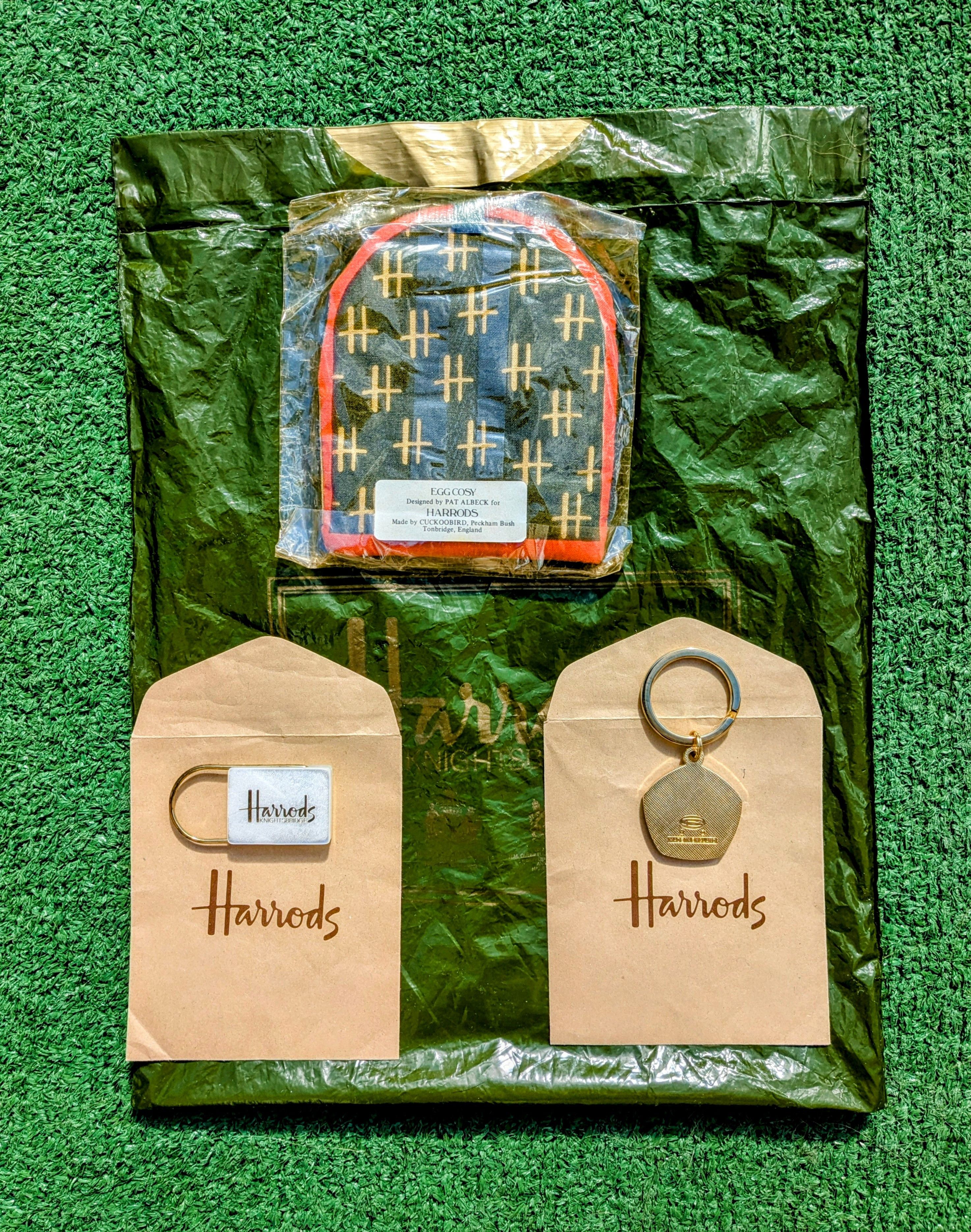Harrods VTG 1980's HARRODS Knightsbridge Egg Cosy+2 Keychain Set Size ONE SIZE - 2 Thumbnail