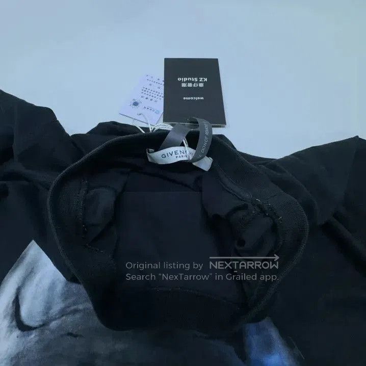 Givenchy Givenchy Shark Print Loose Short-Sleeve T-Shirt. Size US XS / EU 42 / 0 - 1 Thumbnail