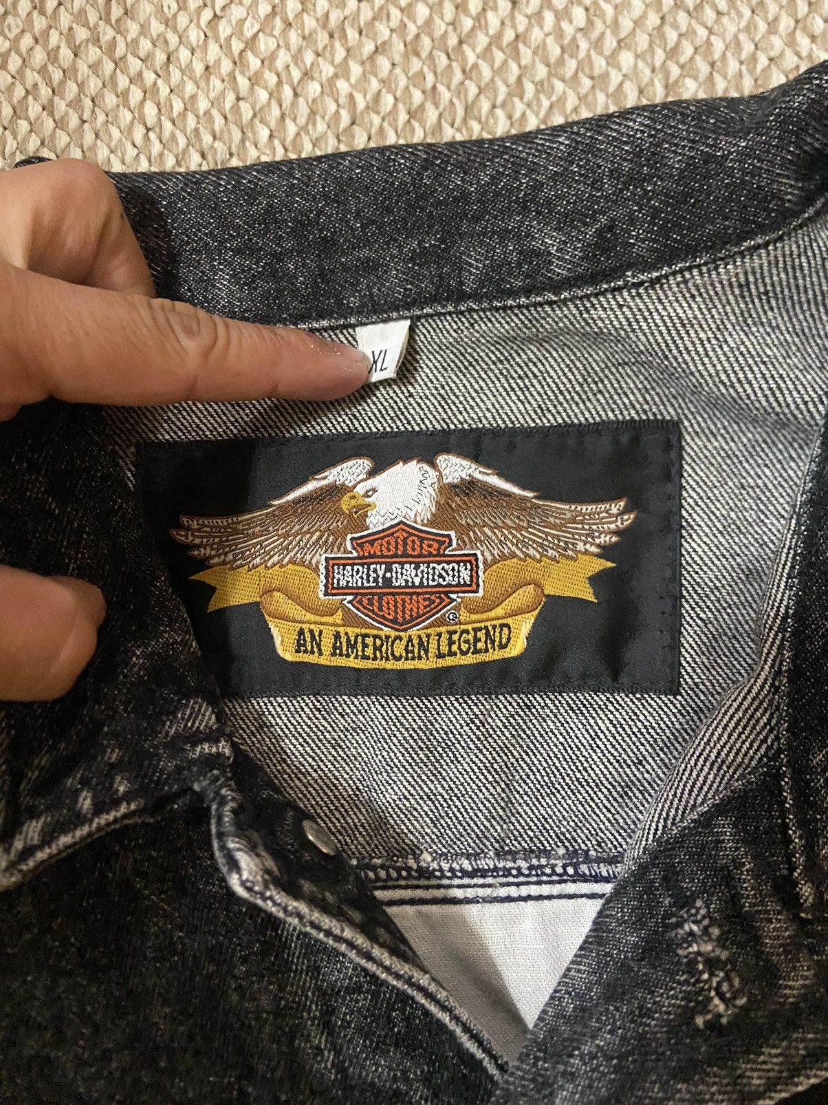 Harley Davidson × Vintage Vintage Embossed Harley Davidson Denim Black Jacjet Size US XL / EU 56 / 4 - 4 Thumbnail