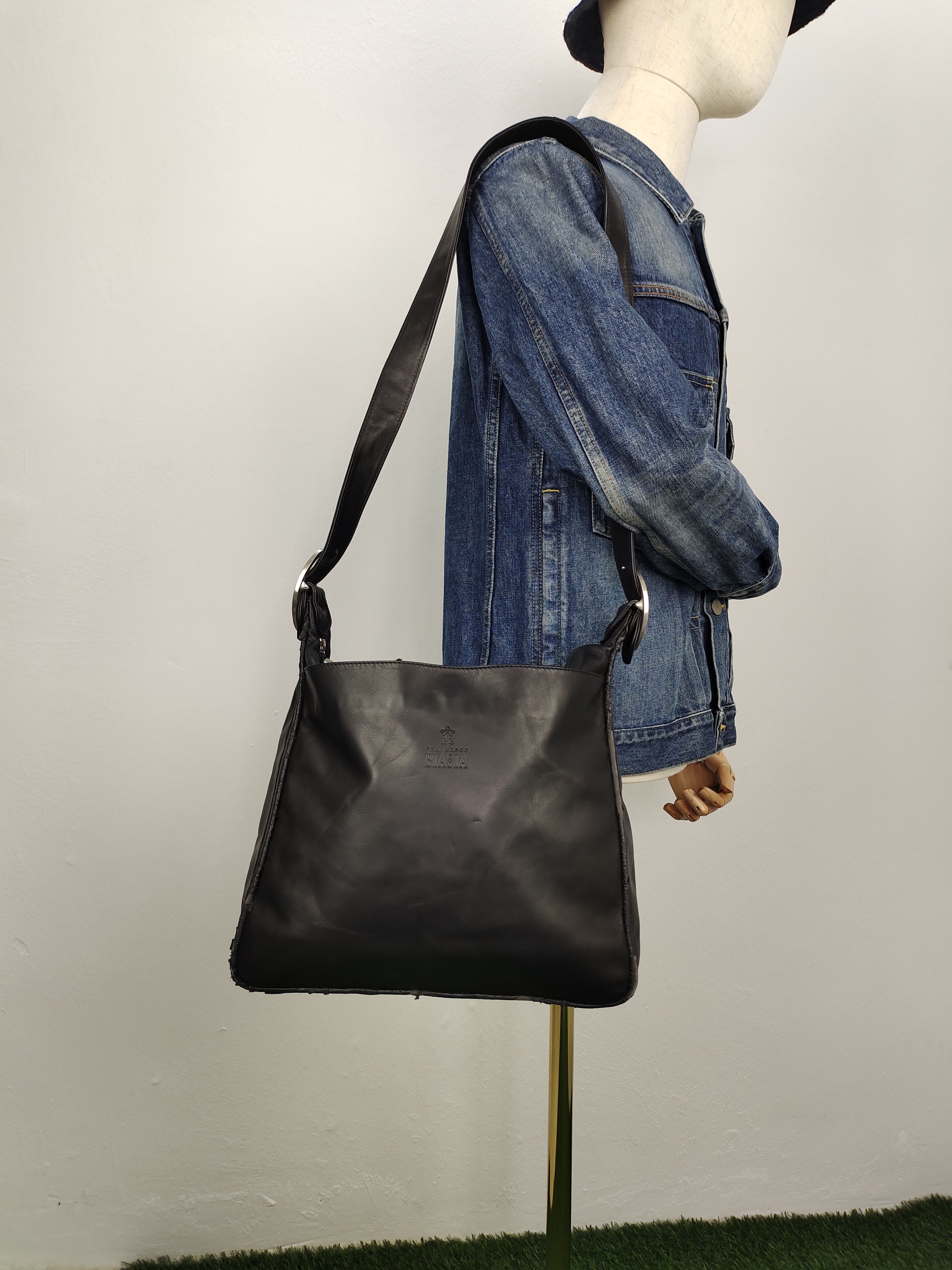 Japanese Brand Vintage Francesco Biasia Italy Patina Leather Shoulder Bag Size ONE SIZE - 1 Thumbnail