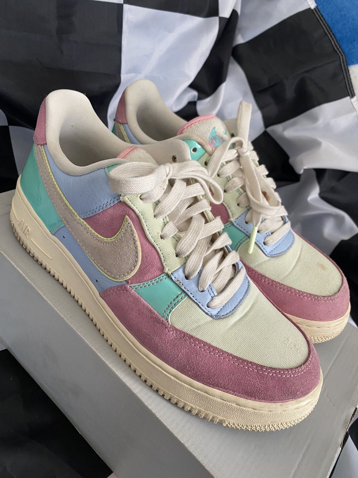 Nike Nike Air Force One Easter size 9 Size US 9 / EU 42 - 5 Thumbnail