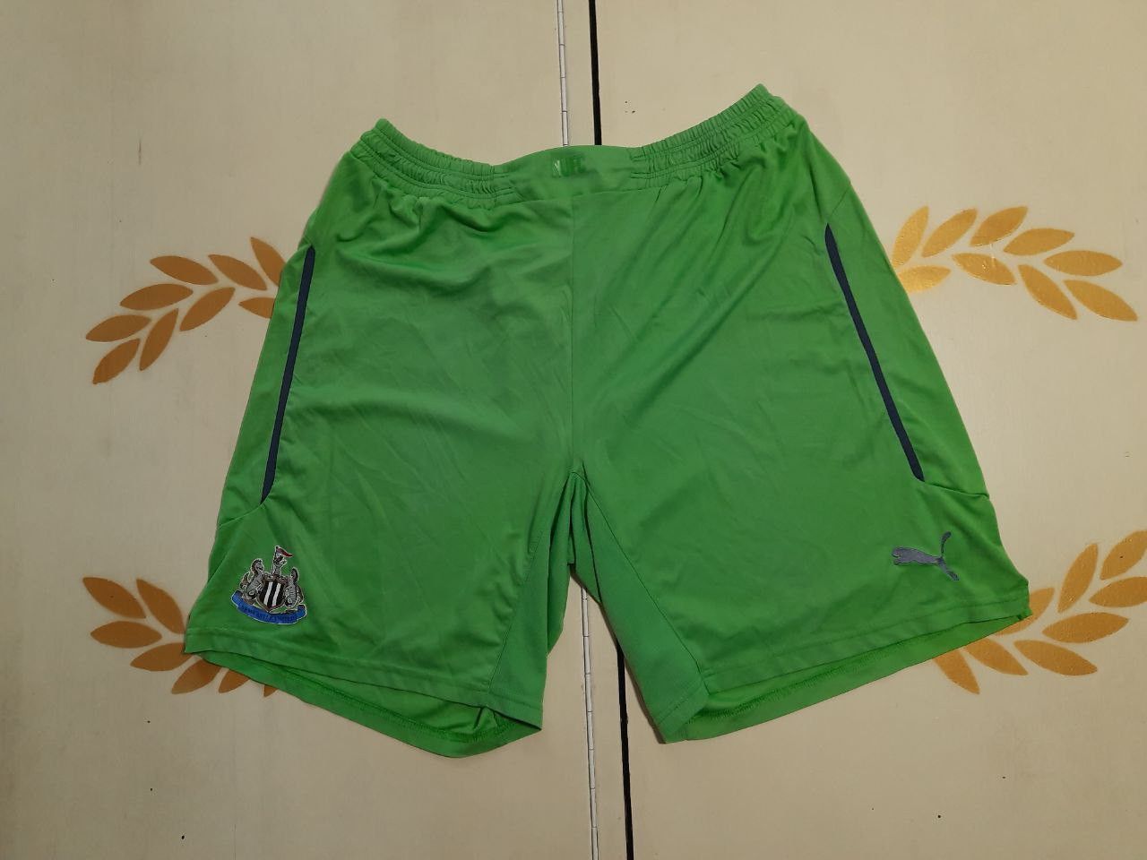Puma Newcastle United Goalkeeper Football Shorts Green Puma Size US 36 / EU 52 - 1 Thumbnail