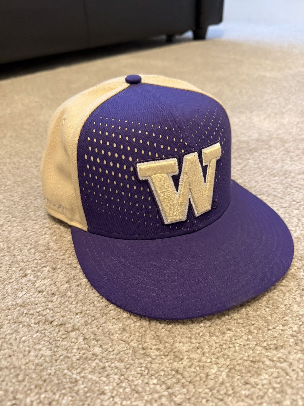 Nike Washington Huskies Nike True Dri-Fit SnapBack Hat Size ONE SIZE - 1 Thumbnail